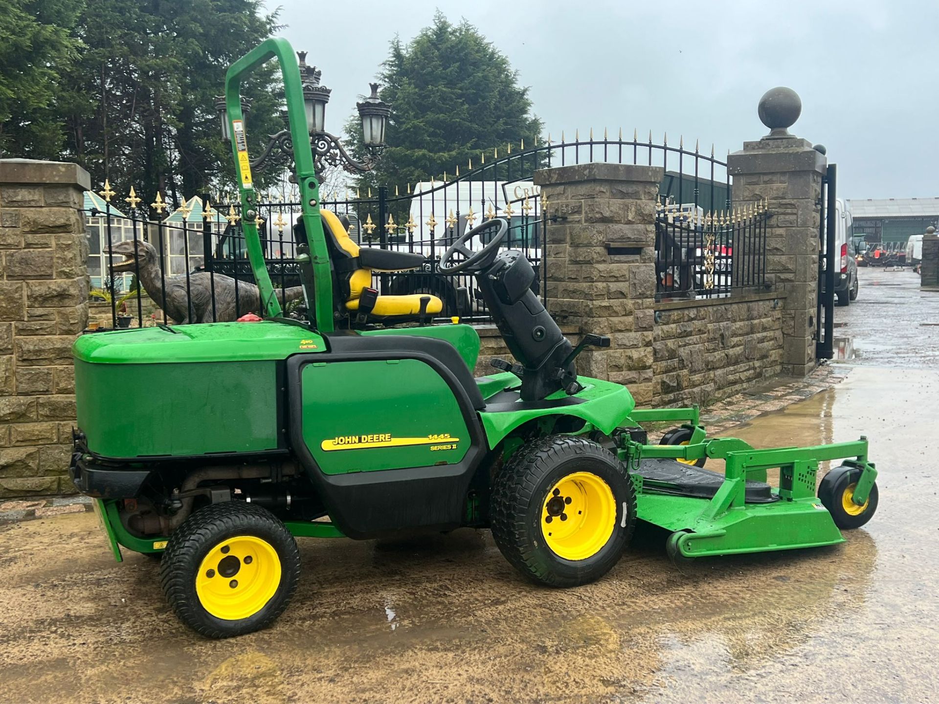 John Deere 1445 ride on lawn mower - OUT FRONT DECK *PLUS VAT* - Image 7 of 9