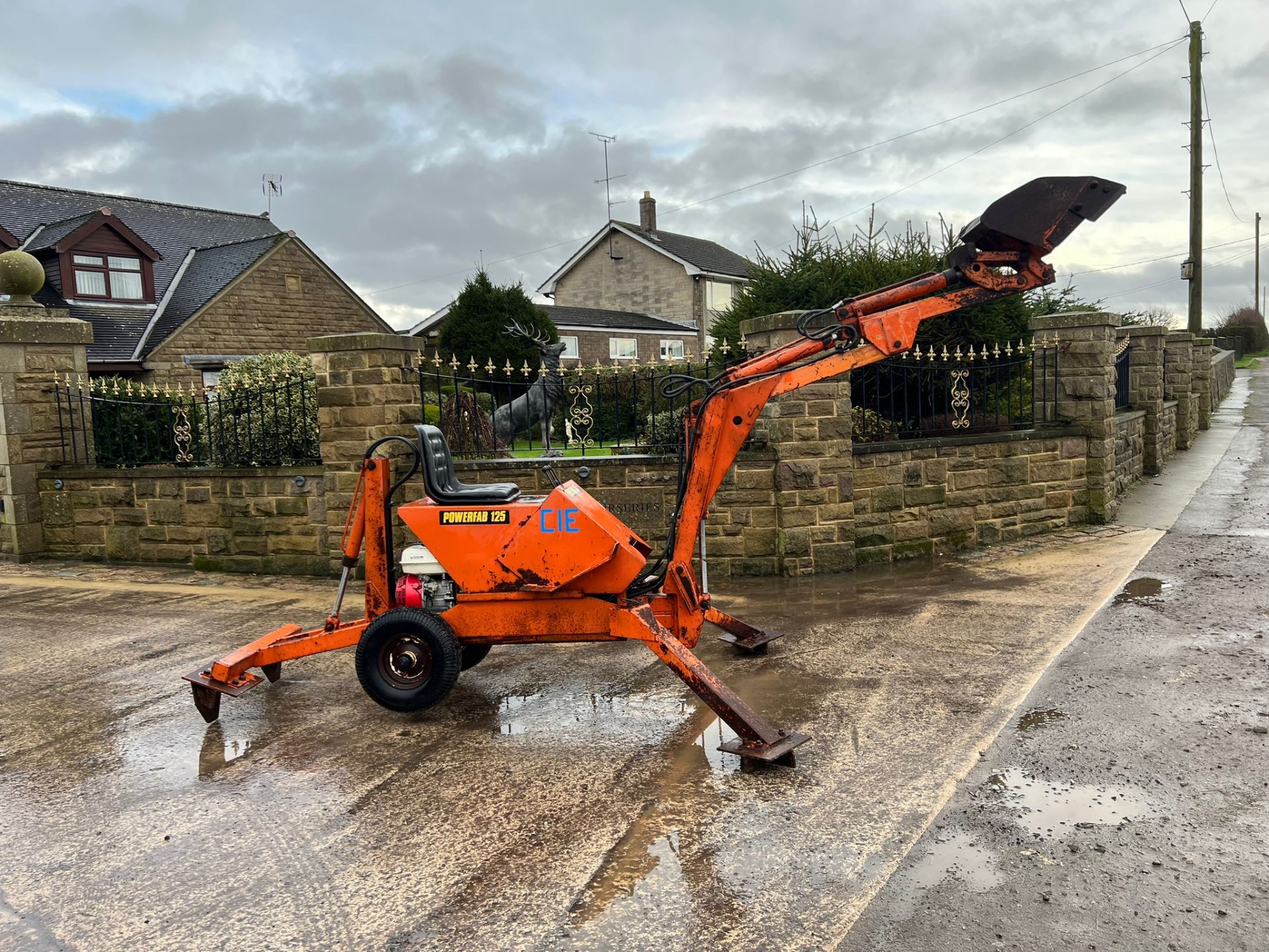 POWERFAB 125 MINI DIGGER WITH TRAILER *PLUS VAT*