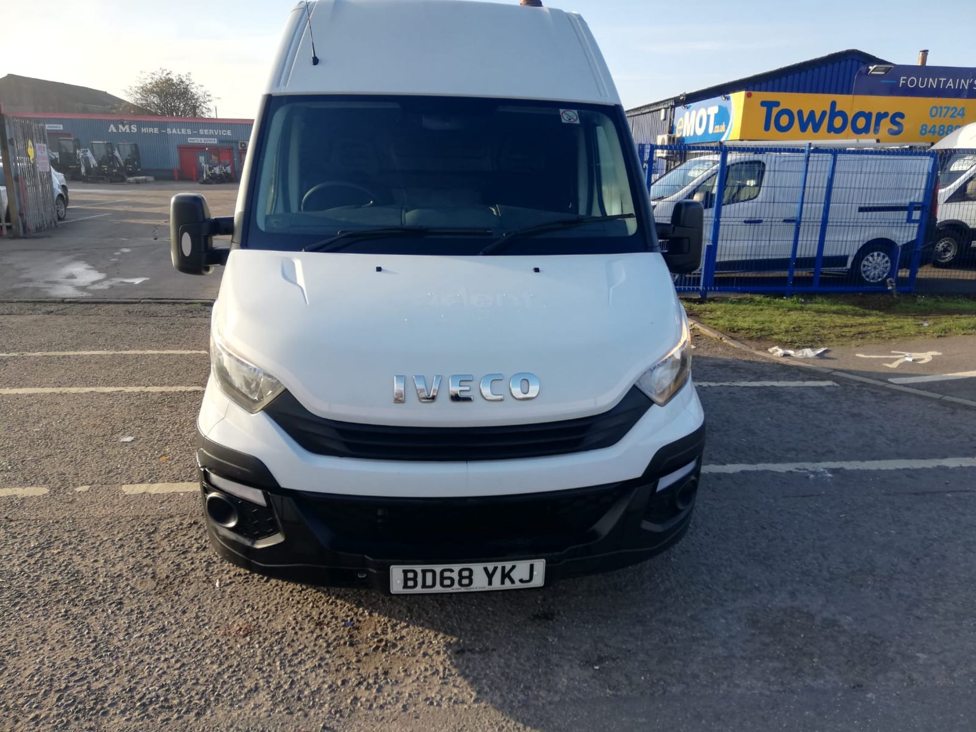 2018/68 REG IVECO DAILY 35S12V 2.3 DIESEL COMPRESSOR WORKSHOP VAN, SHOWING 0 FORMER KEEPERS - Image 2 of 12