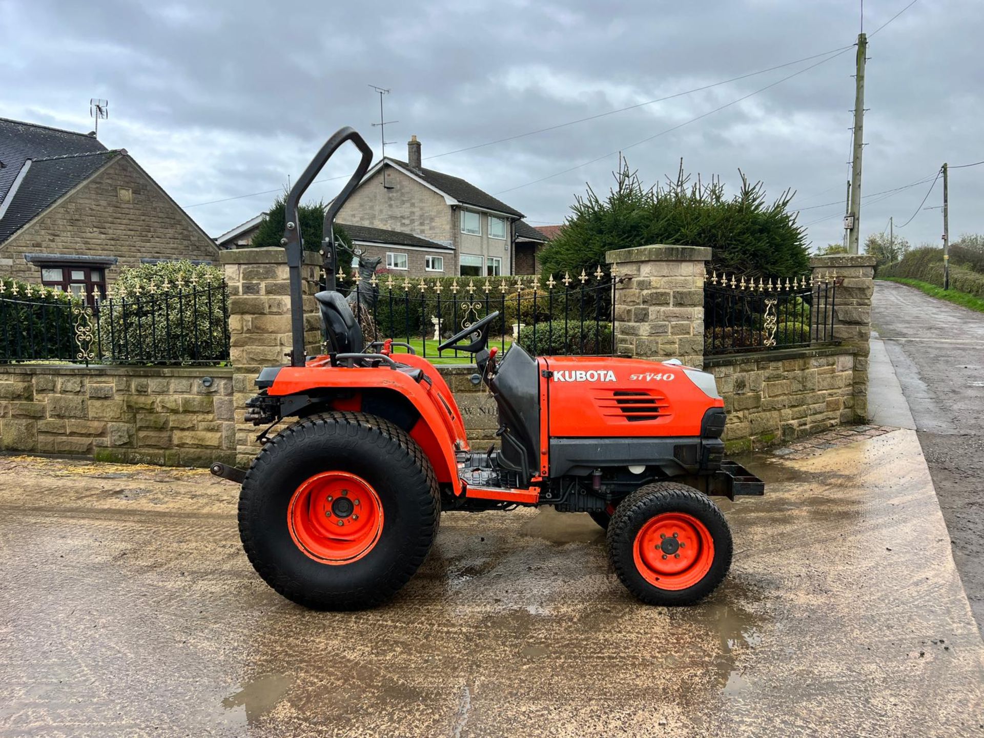 Kubota STV40 40HP 4WD Compact Tractor *PLUS VAT* - Image 5 of 15