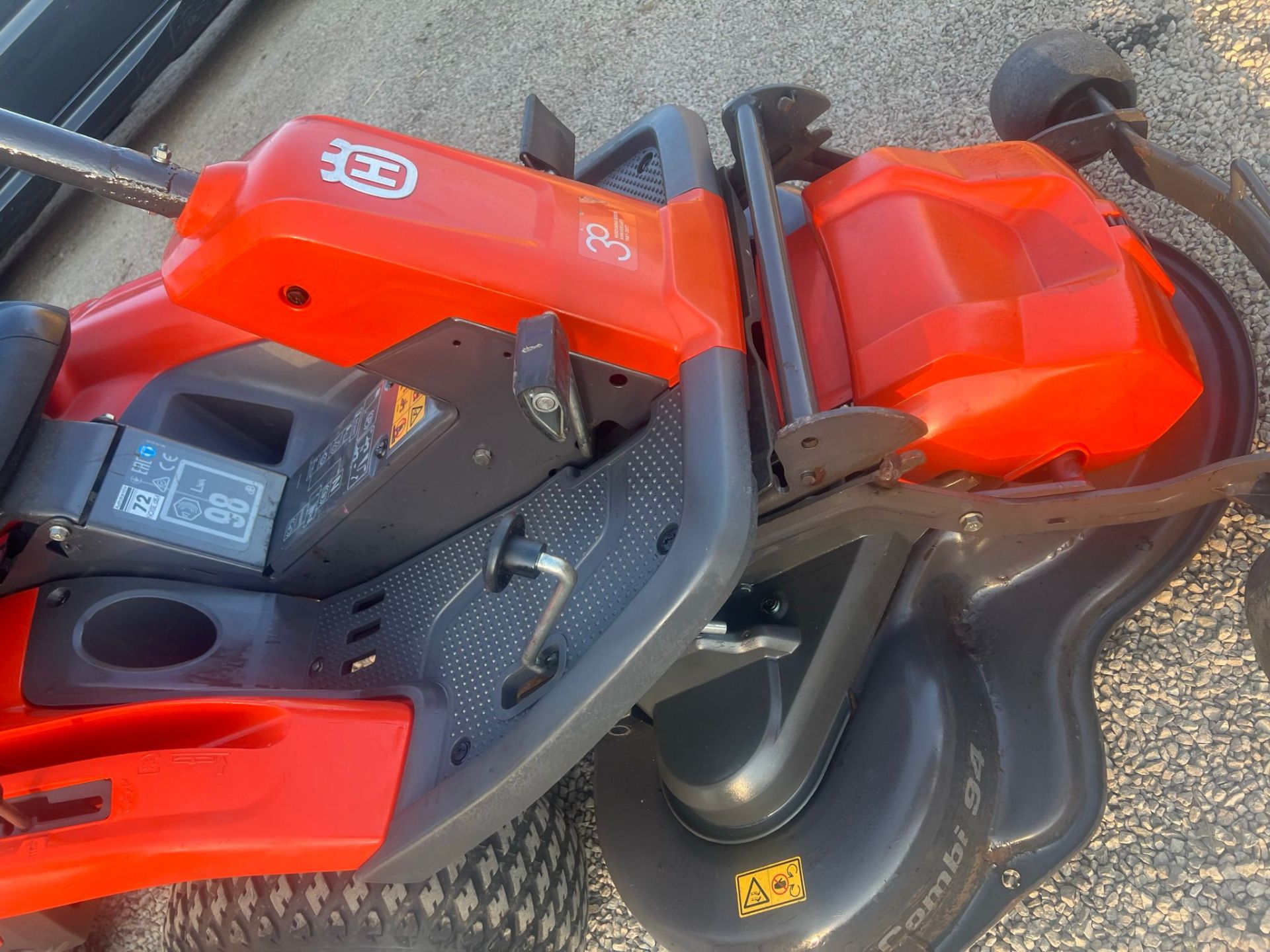 2017 HUSQARNA R214TC RIDE ON LAWN MOWER PLUS VAT - Image 10 of 11