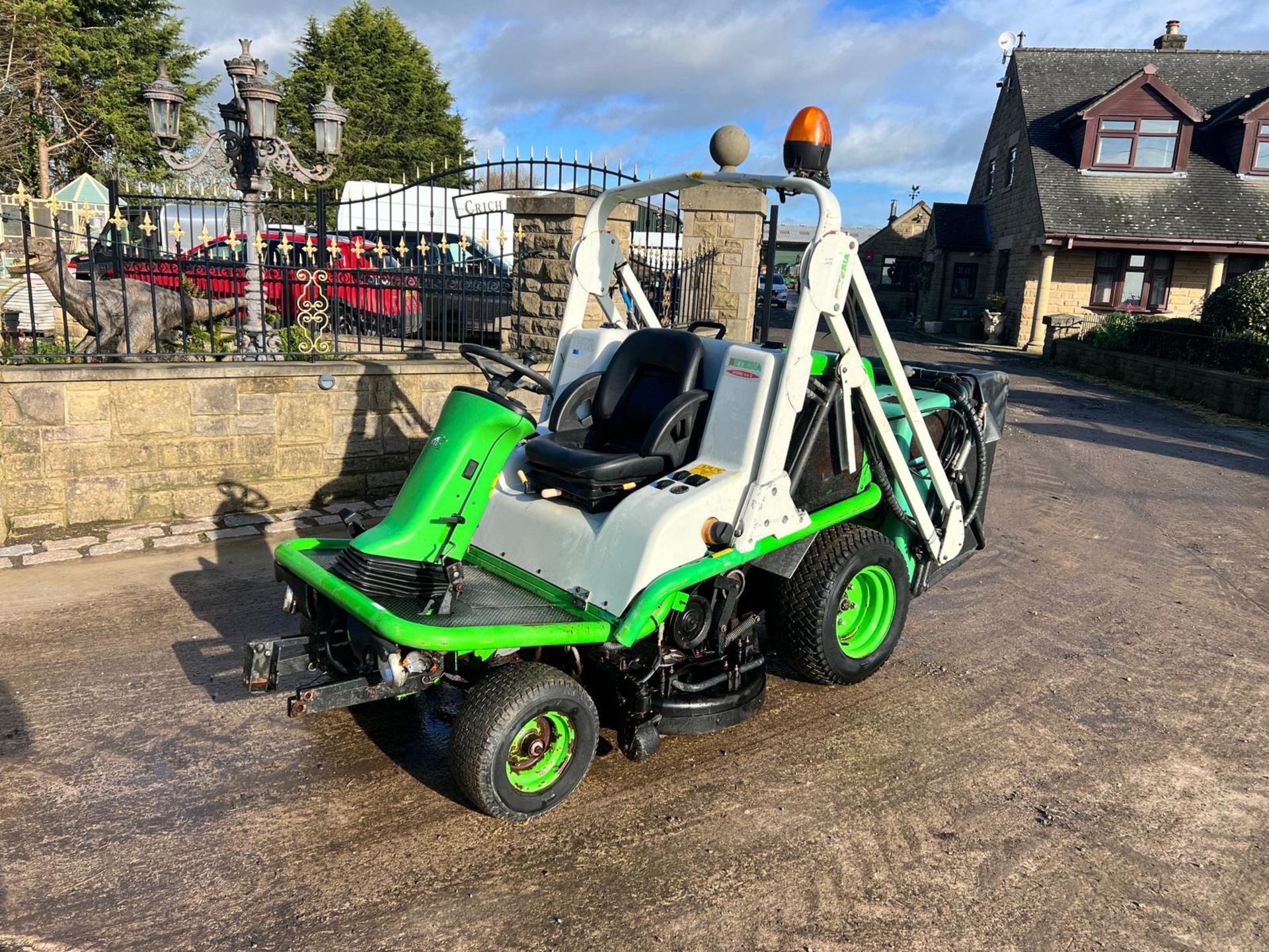 Etesia Hydro 124D High Tip Diesel Ride On Mower *PLUS VAT*