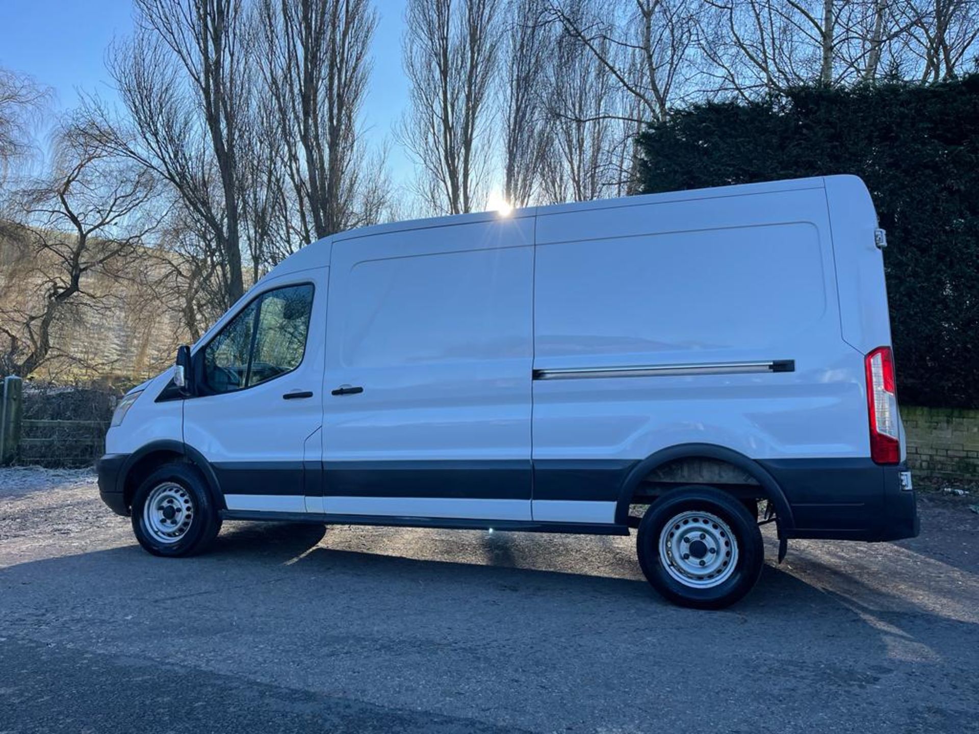 2016 Ford Transit 350 2.2 Diesel WHITE PANEL VAN *NO VAT* - Image 4 of 19