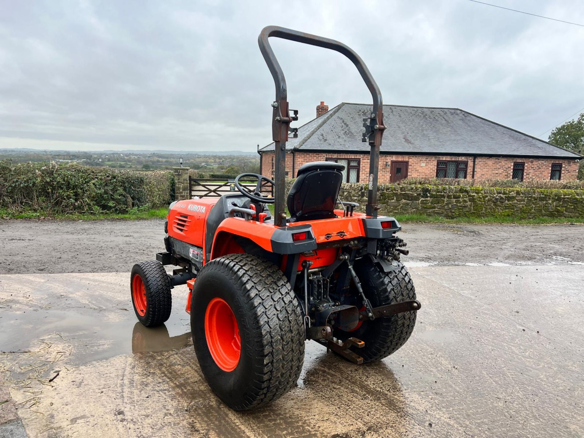 Kubota STV40 40HP 4WD Compact Tractor *PLUS VAT* - Image 4 of 15