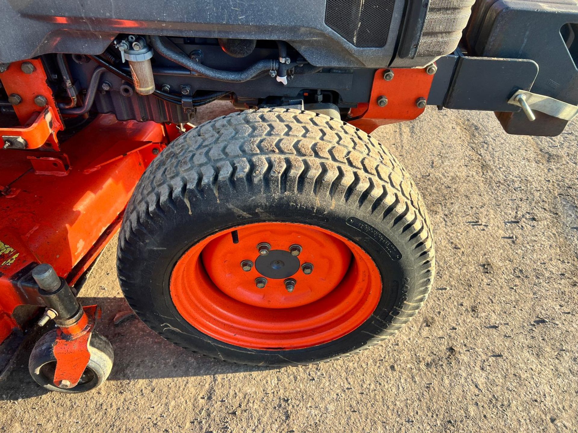 Kubota STA-35 35HP 4WD Compact Tractor With Underslung Deck And Rear Collector *PLUS VAT* - Image 16 of 25