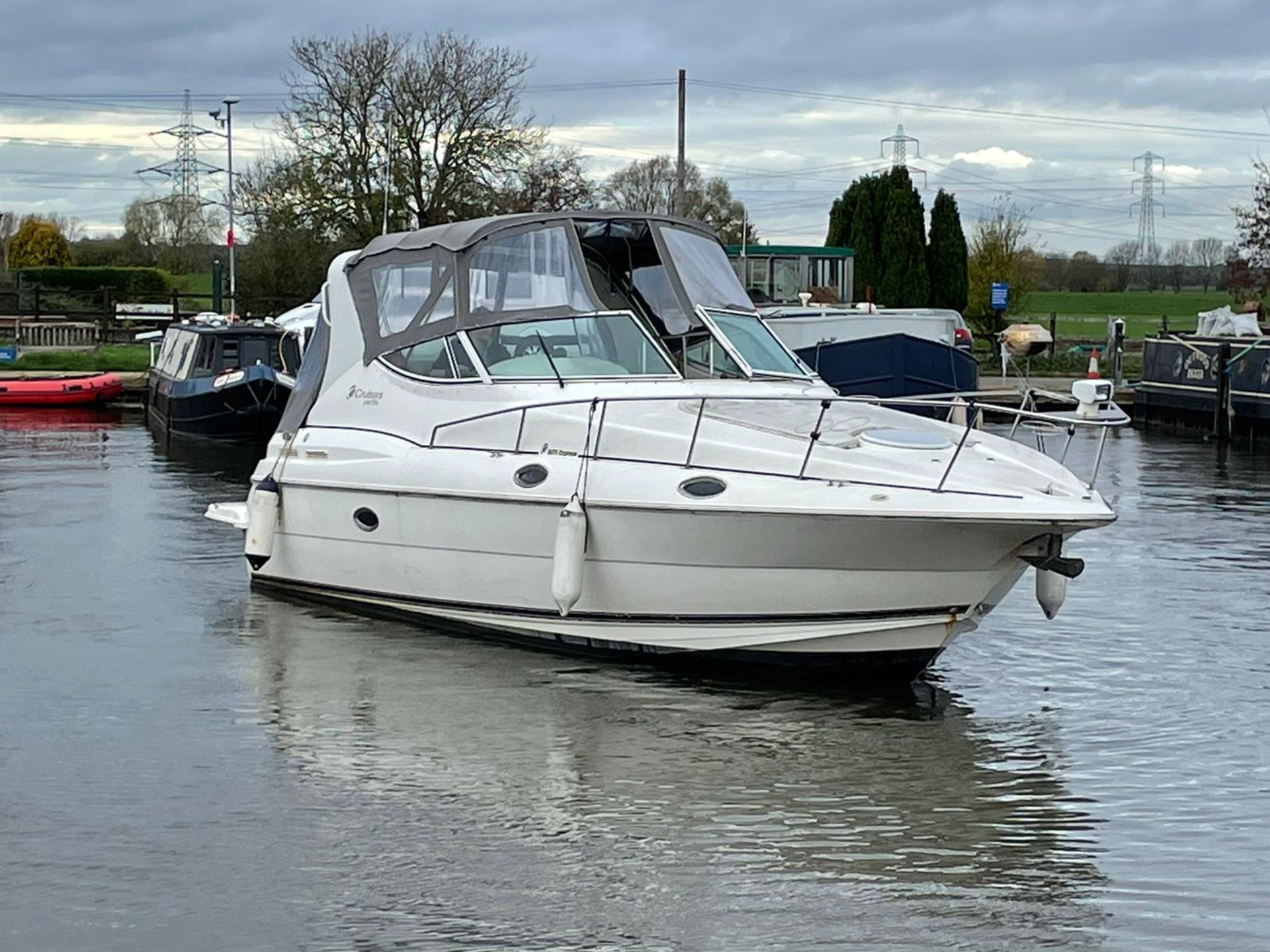 2000 CRUISER YACHTS EXPRESS 3075 *NO VAT* - Image 8 of 35