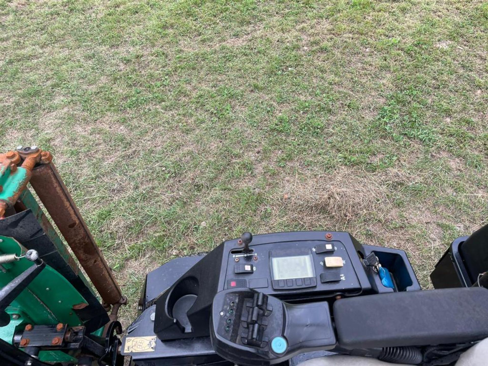 2013 Ransomes Parkway 3 4WD 3 Gang Cylinder Mower *PLUS VAT* - Image 4 of 12