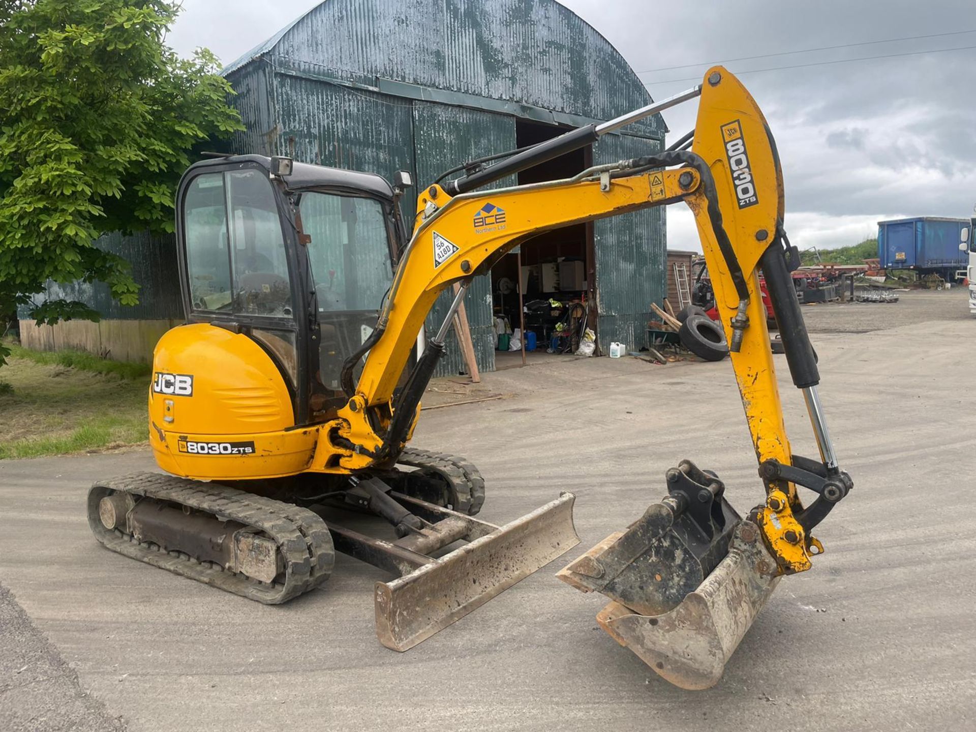 2013 JCB 8030ZTS 3 Tonne Mini Digger - X2 Buckets - Runs Drives Digs - Zero Tail Swing *PLUS VAT* - Image 3 of 5