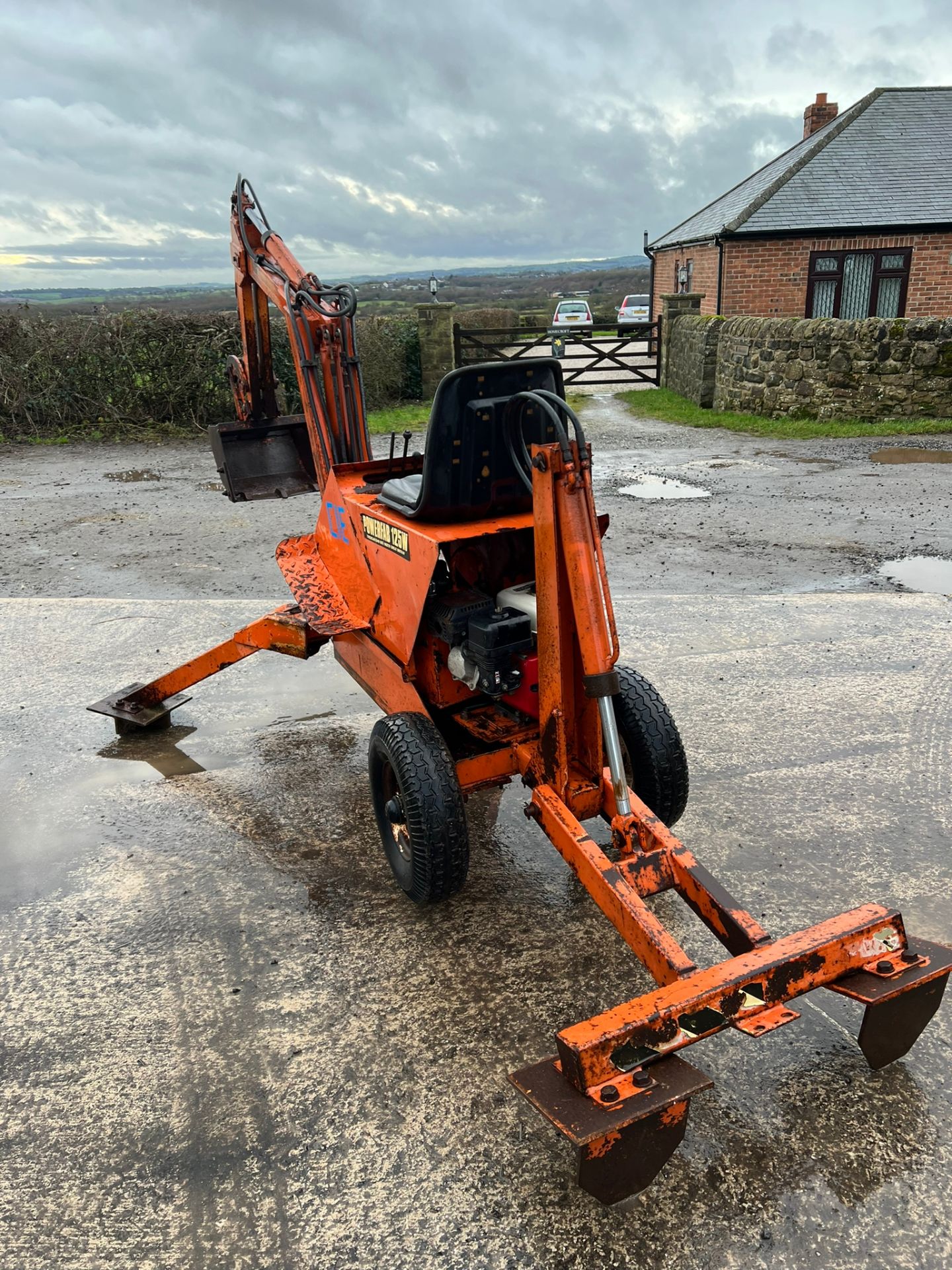 POWERFAB 125 MINI DIGGER WITH TRAILER *PLUS VAT* - Image 11 of 12