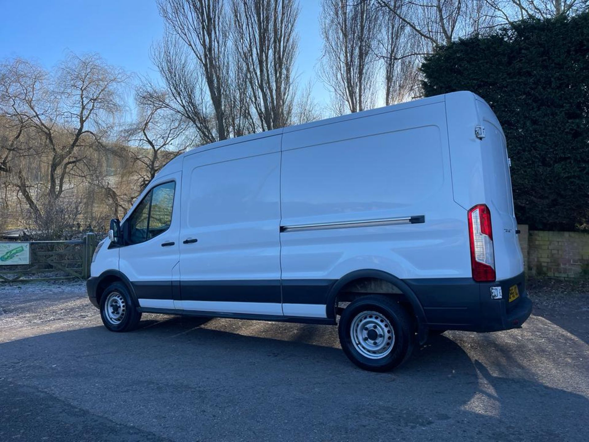 2016 Ford Transit 350 2.2 Diesel WHITE PANEL VAN *NO VAT* - Image 5 of 19