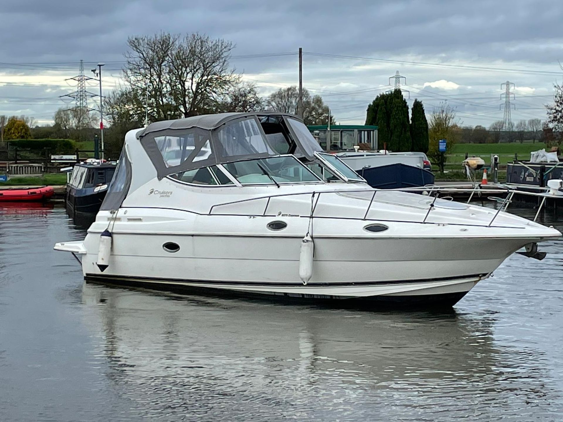 2000 CRUISER YACHTS EXPRESS 3075 *NO VAT* - Image 10 of 35