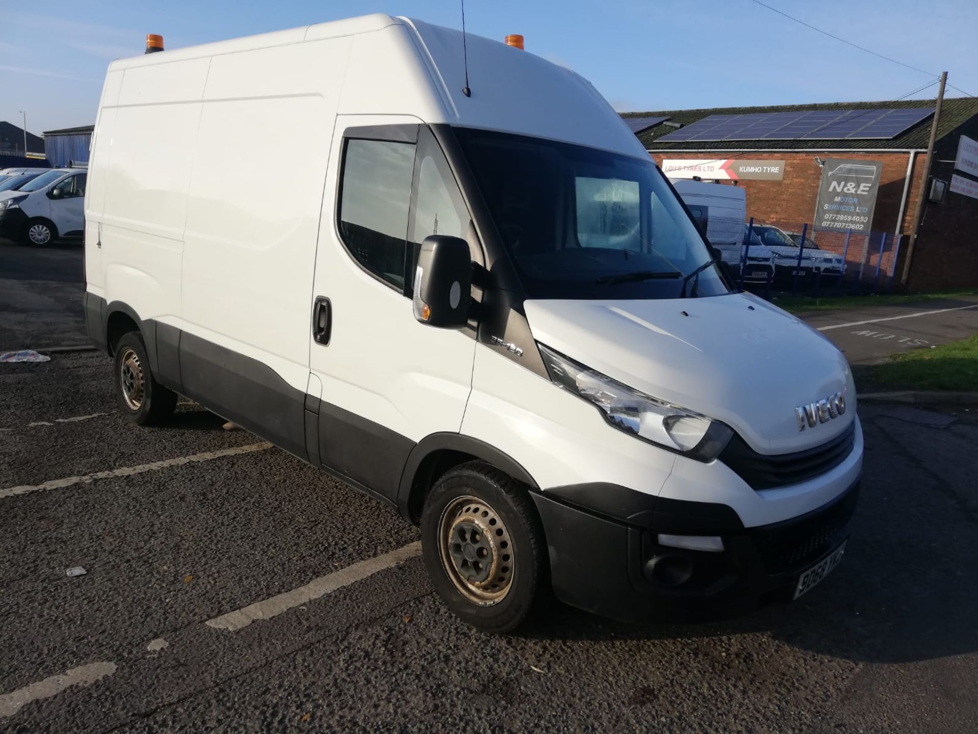 2018/68 REG IVECO DAILY 35S12V 2.3 DIESEL COMPRESSOR WORKSHOP VAN, SHOWING 0 FORMER KEEPERS