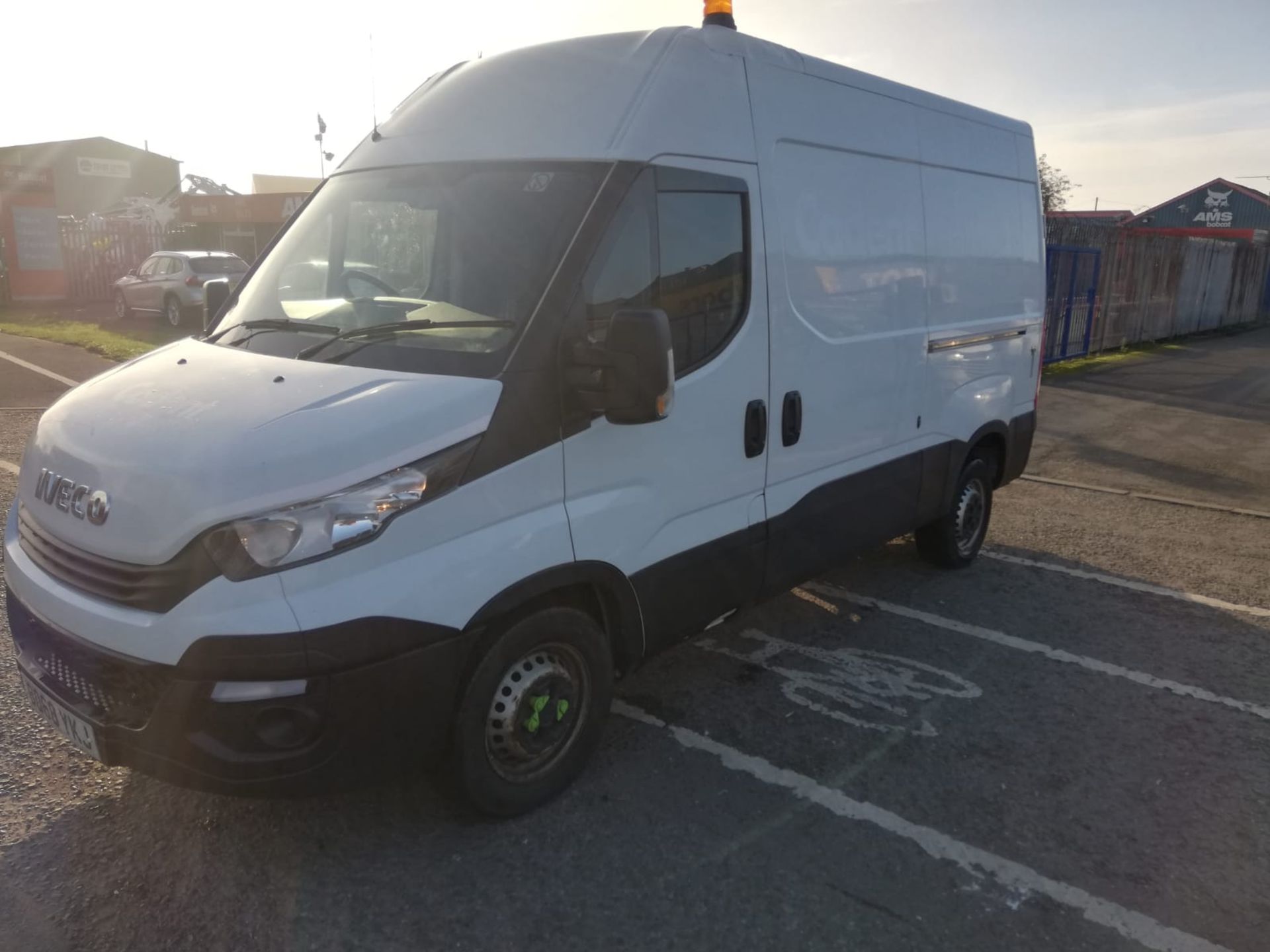 2018/68 REG IVECO DAILY 35S12V 2.3 DIESEL COMPRESSOR WORKSHOP VAN, SHOWING 0 FORMER KEEPERS - Image 3 of 12