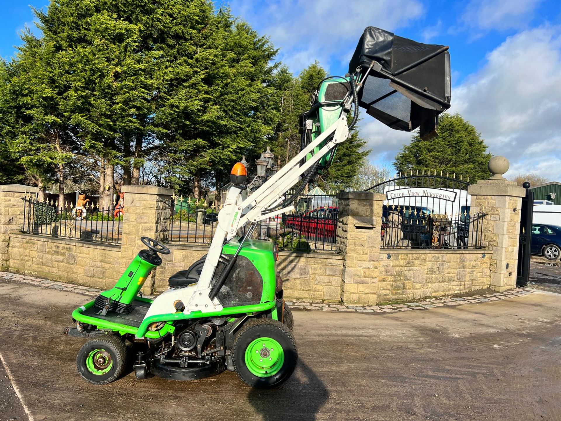 Etesia Hydro 124D High Tip Diesel Ride On Mower *PLUS VAT* - Image 5 of 14