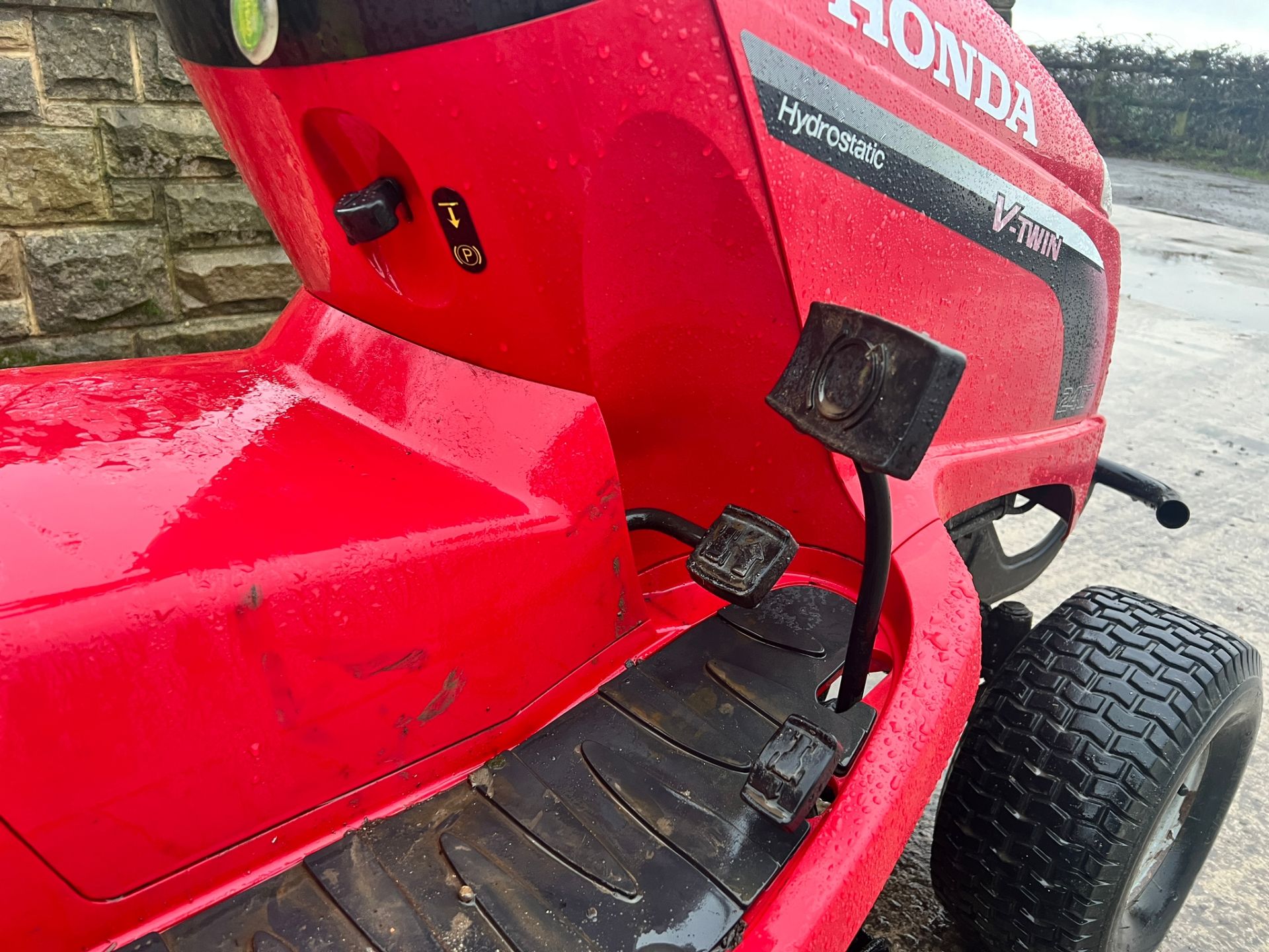 Honda 2417 Ride On Mower *PLUS VAT* - Image 13 of 15