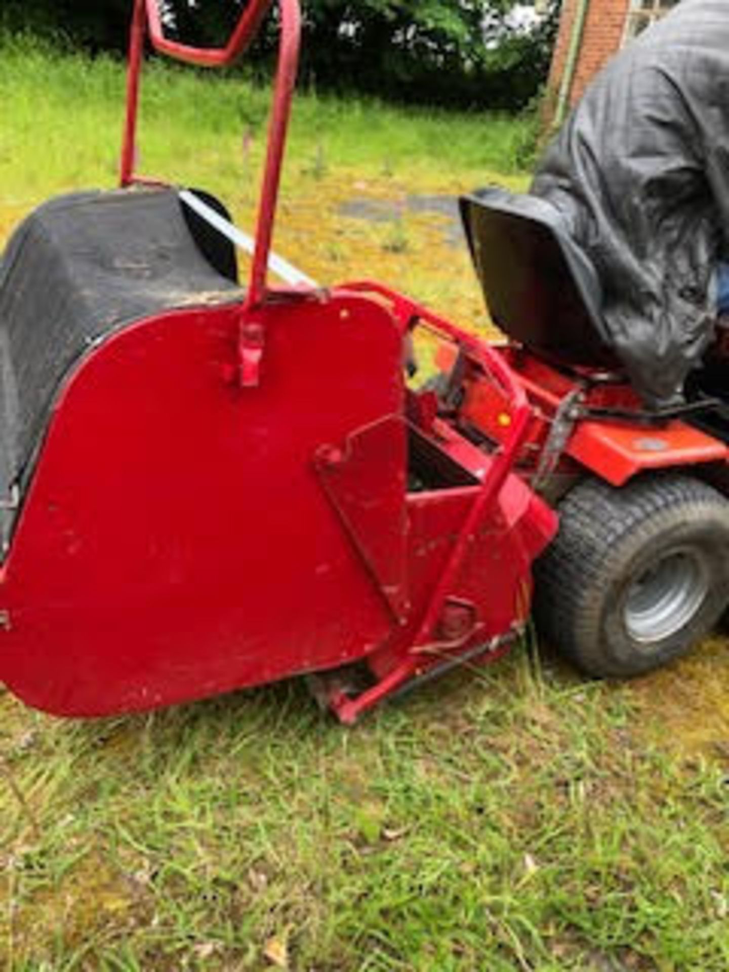 WESTWOOD SIT ON PETROL LAWN MOWER *NO VAT* - Image 6 of 6