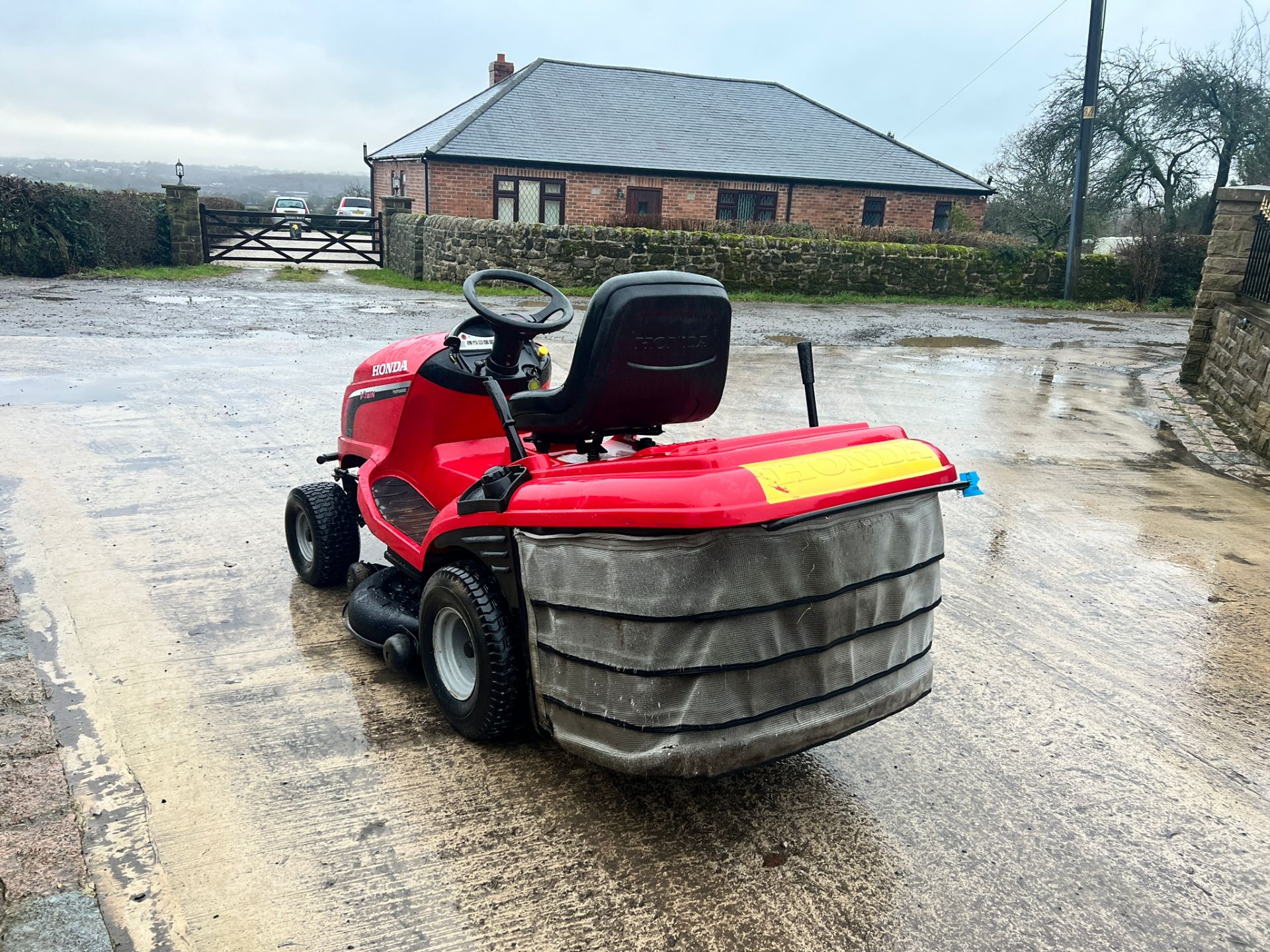 Honda 2417 Ride On Mower *PLUS VAT* - Image 3 of 15