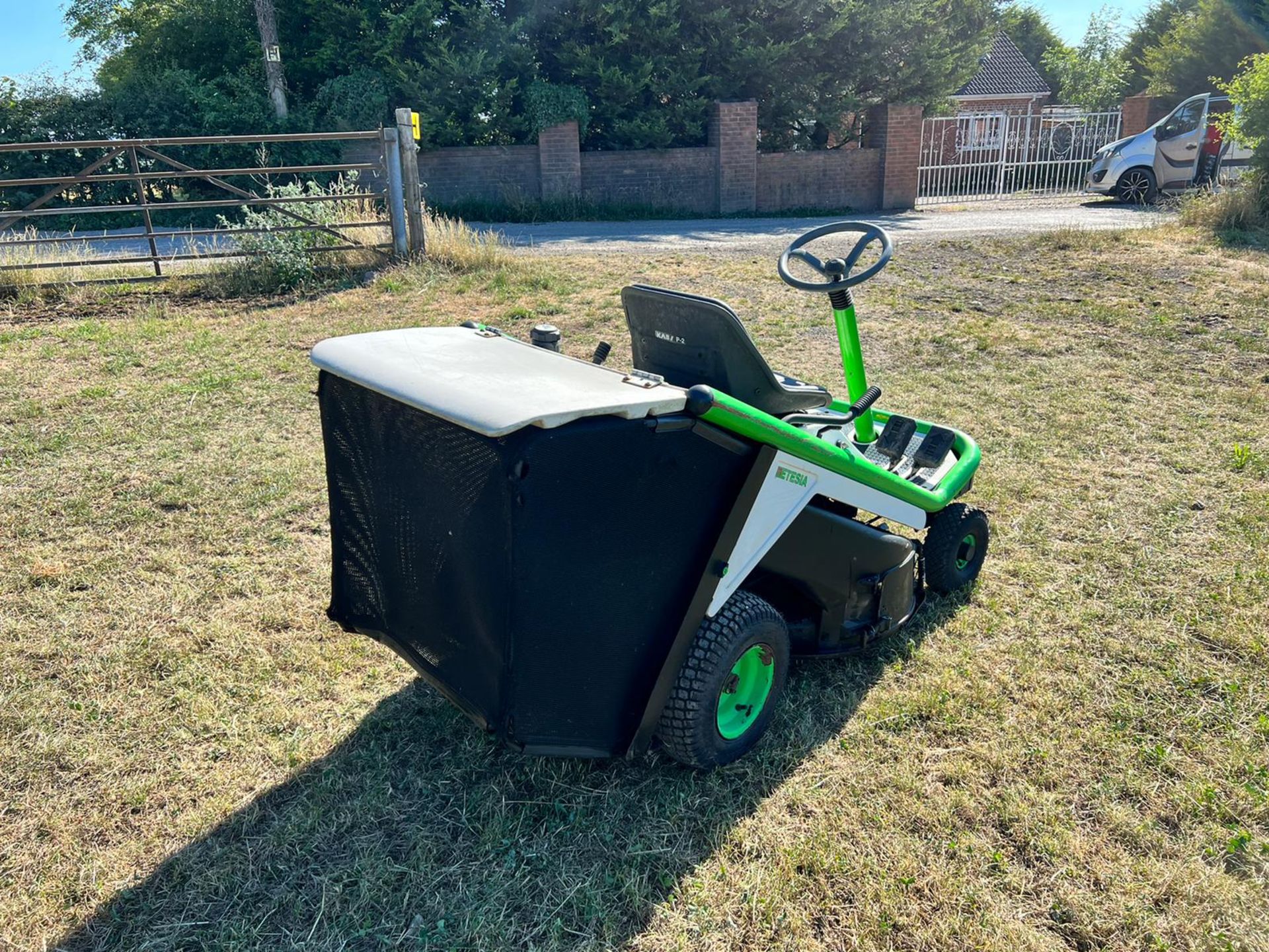 Etesia MKHE Hydro Ride On Mower *PLUS VAT* - Image 7 of 9