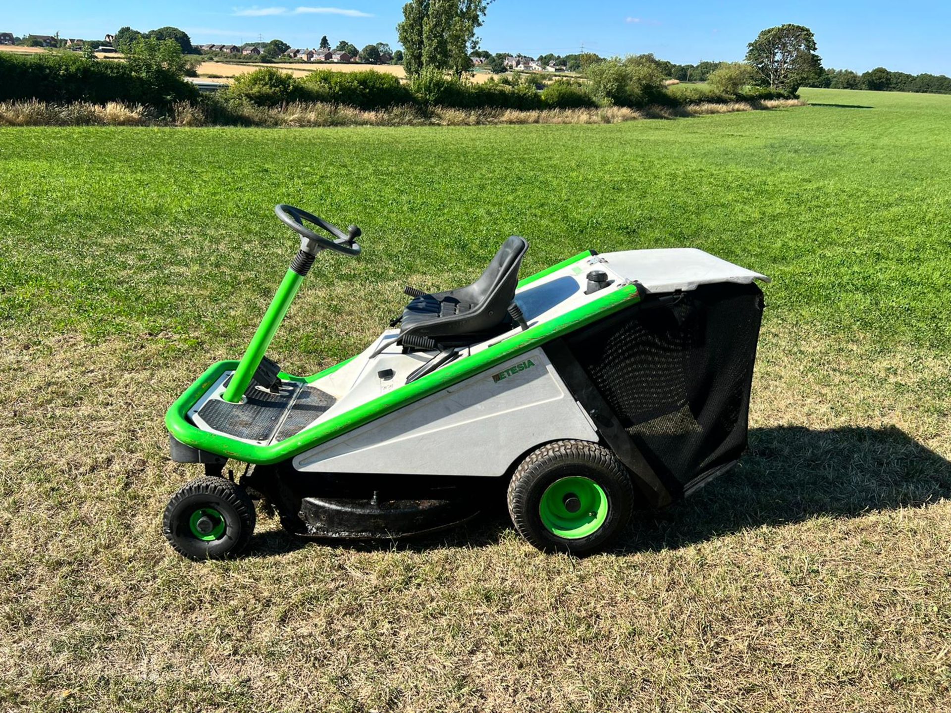 Etesia MKHE Hydro Ride On Mower *PLUS VAT* - Image 4 of 9