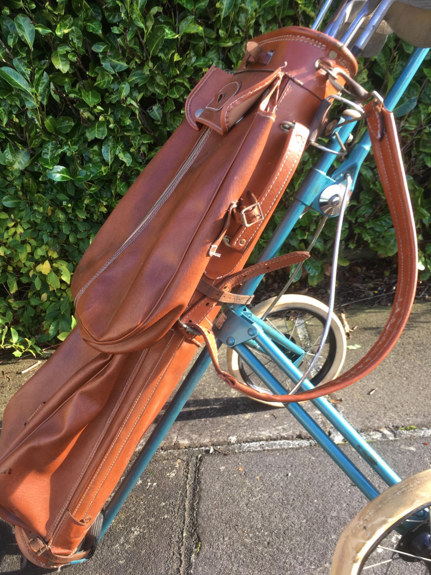 COMPLETE VINTAGE GOLFING SET *NO VAT* - Image 2 of 7