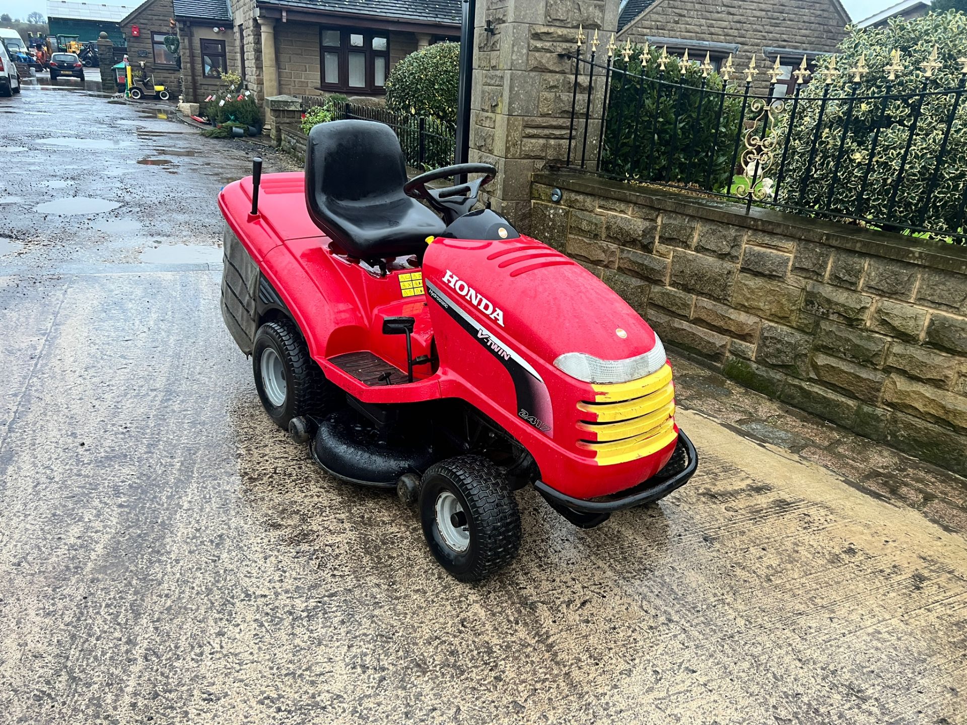 Honda 2417 Ride On Mower *PLUS VAT*