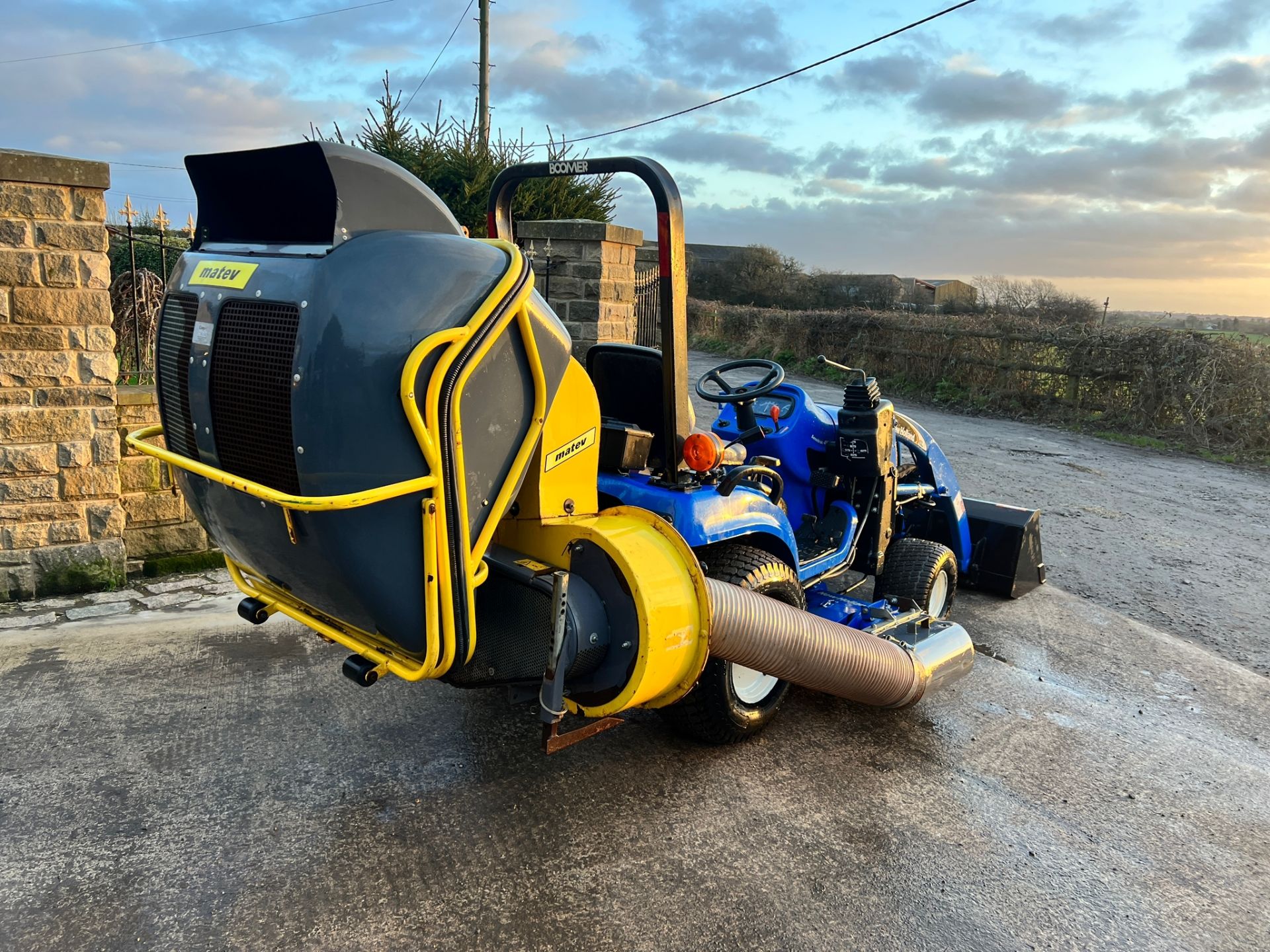 TZ25DA 25HP 4WD Compact Tractor With 54” Underslung Deck, Front Loader And Matev Rear Collector - Image 28 of 34