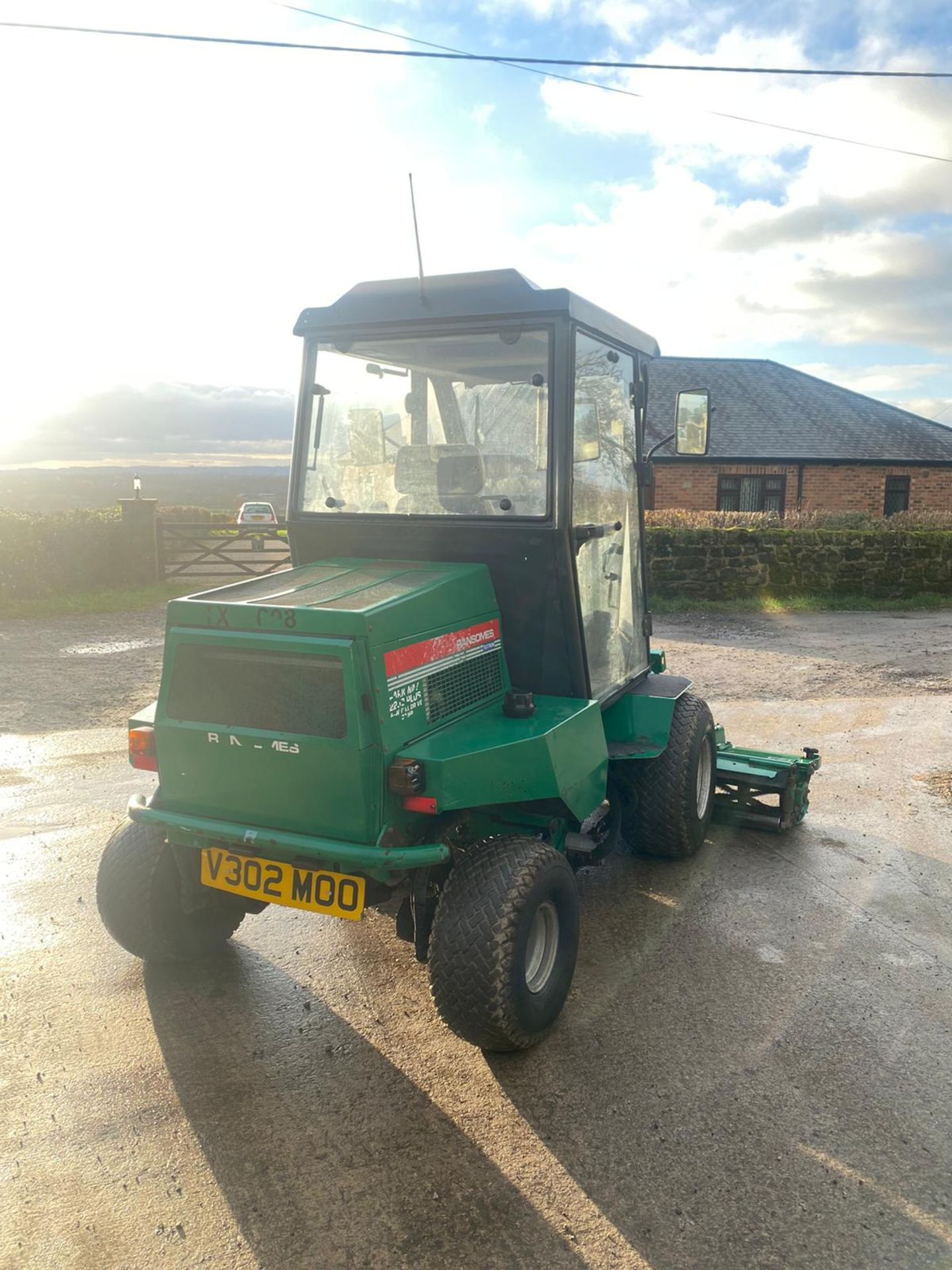 RANSOMES PARKWAY 2250 PLUS RIDE ON LAWN MOWER *PLUS VAT* - Image 7 of 7