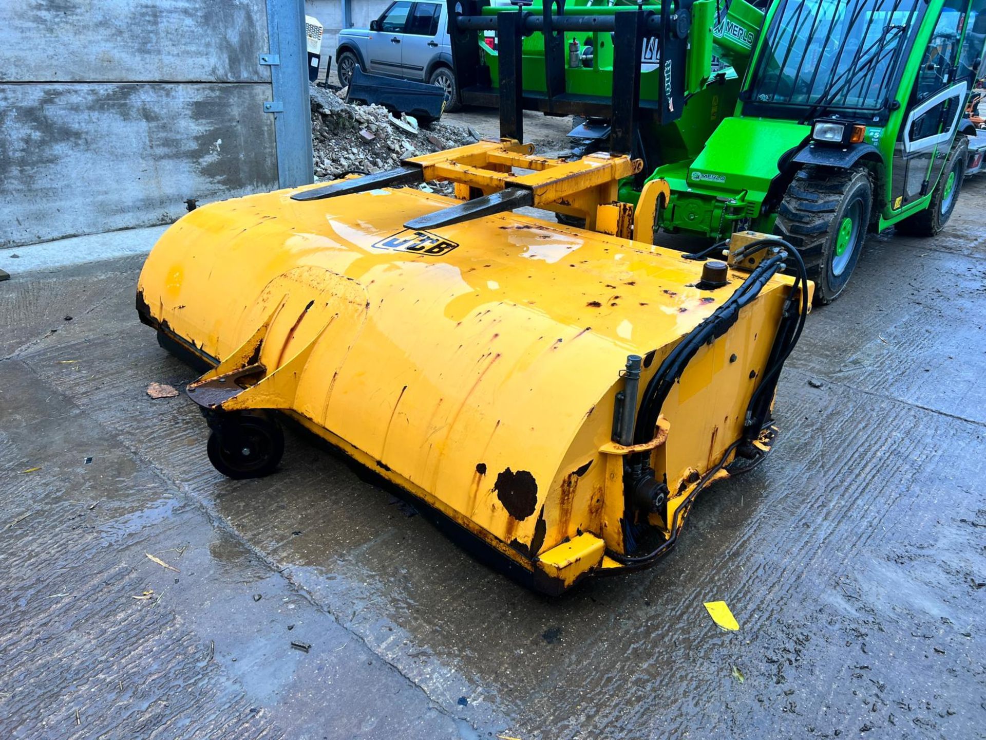 JCB SC240 2.4 Metre Hydraulic Sweeper Collector *PLUS VAT* - Image 3 of 12