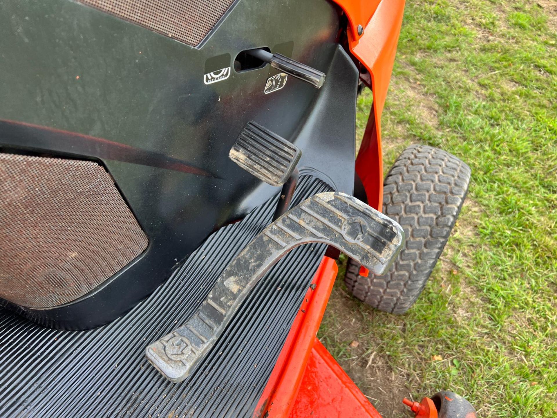 Kubota G2160 Diesel Ride On Mower *PLUS VAT* - Image 11 of 15