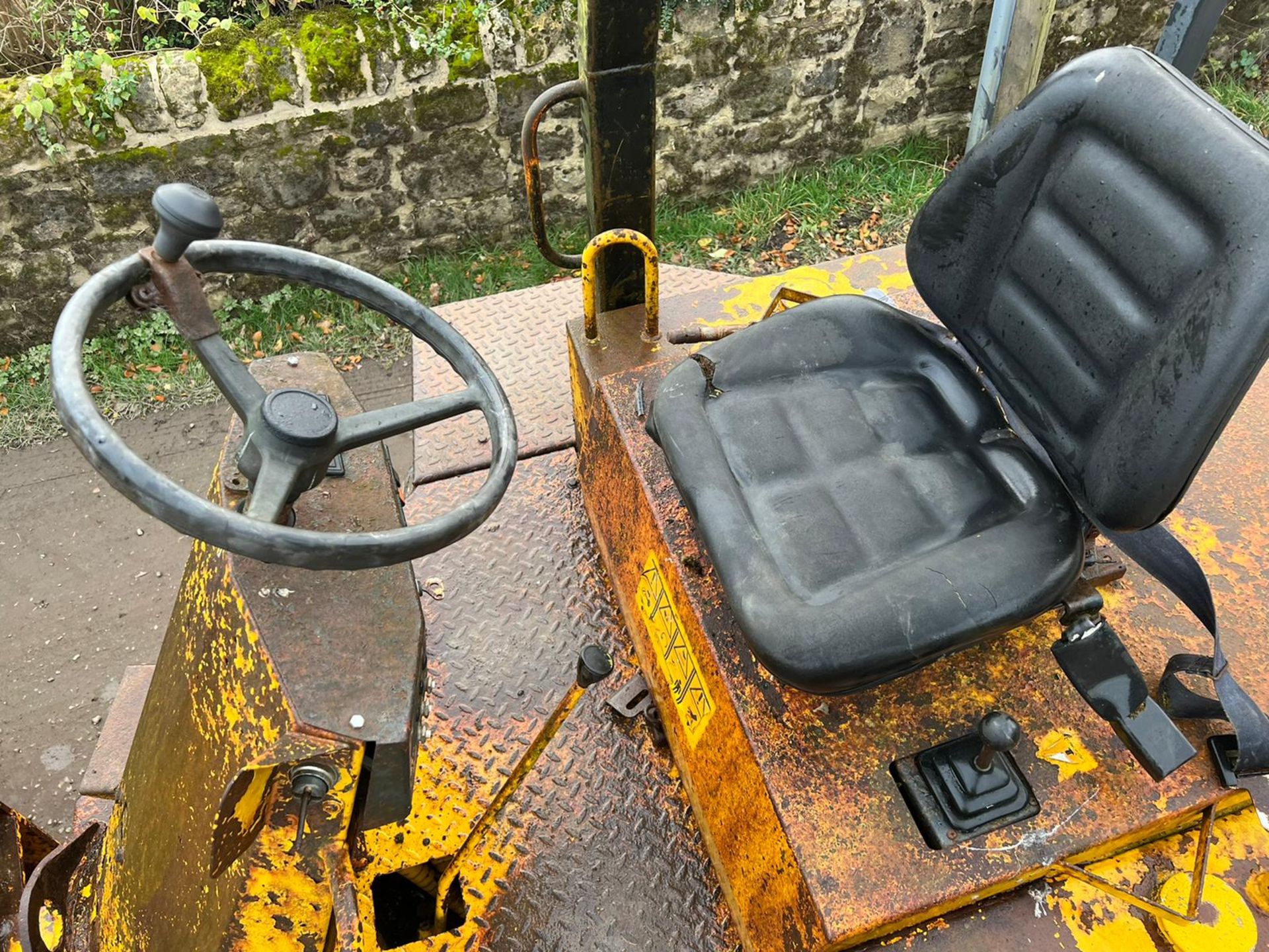 THWAITES ALLDRIVE 6 TON 4WD DUMPER, RUNS DRIVES AND LIFTS, SHOWING A LOW 3103 HOURS PLUS VAT - Image 10 of 11