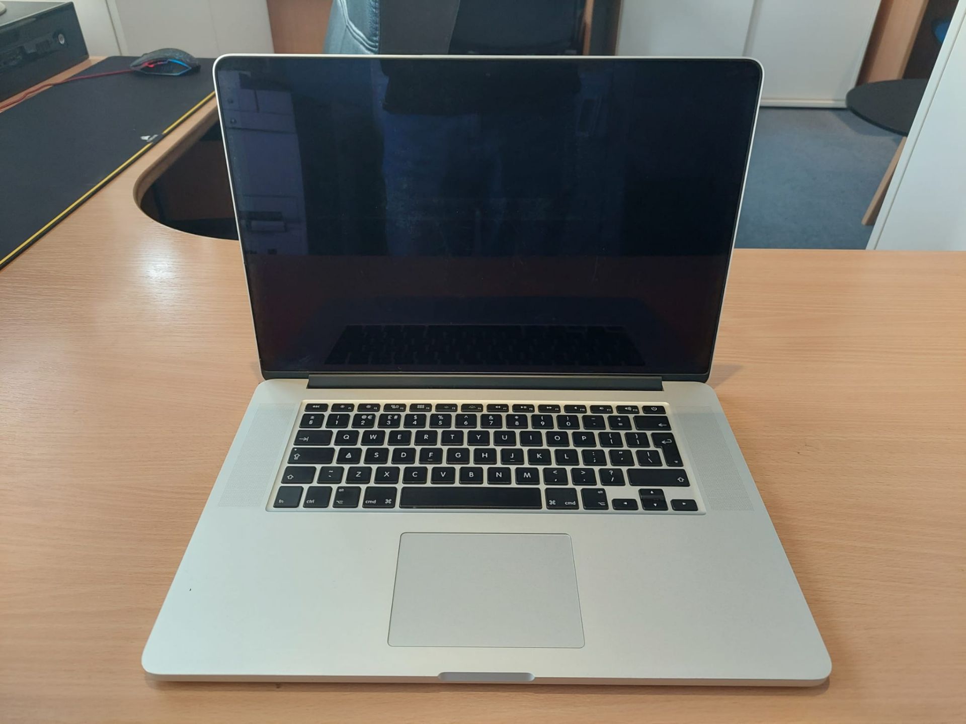 Apple 2015 Macbook Pro Retina w/ 15 Inch Display and Intel i7 CPU *NO VAT* - Image 5 of 13