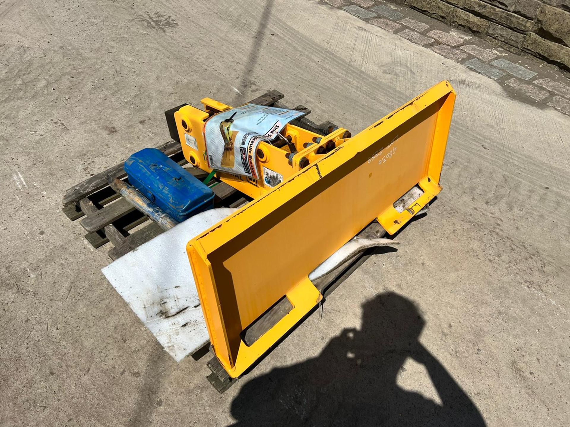 NEW AND UNUSED TMG Hydrualic Rock Breaker *PLUS VAT* - Image 10 of 13