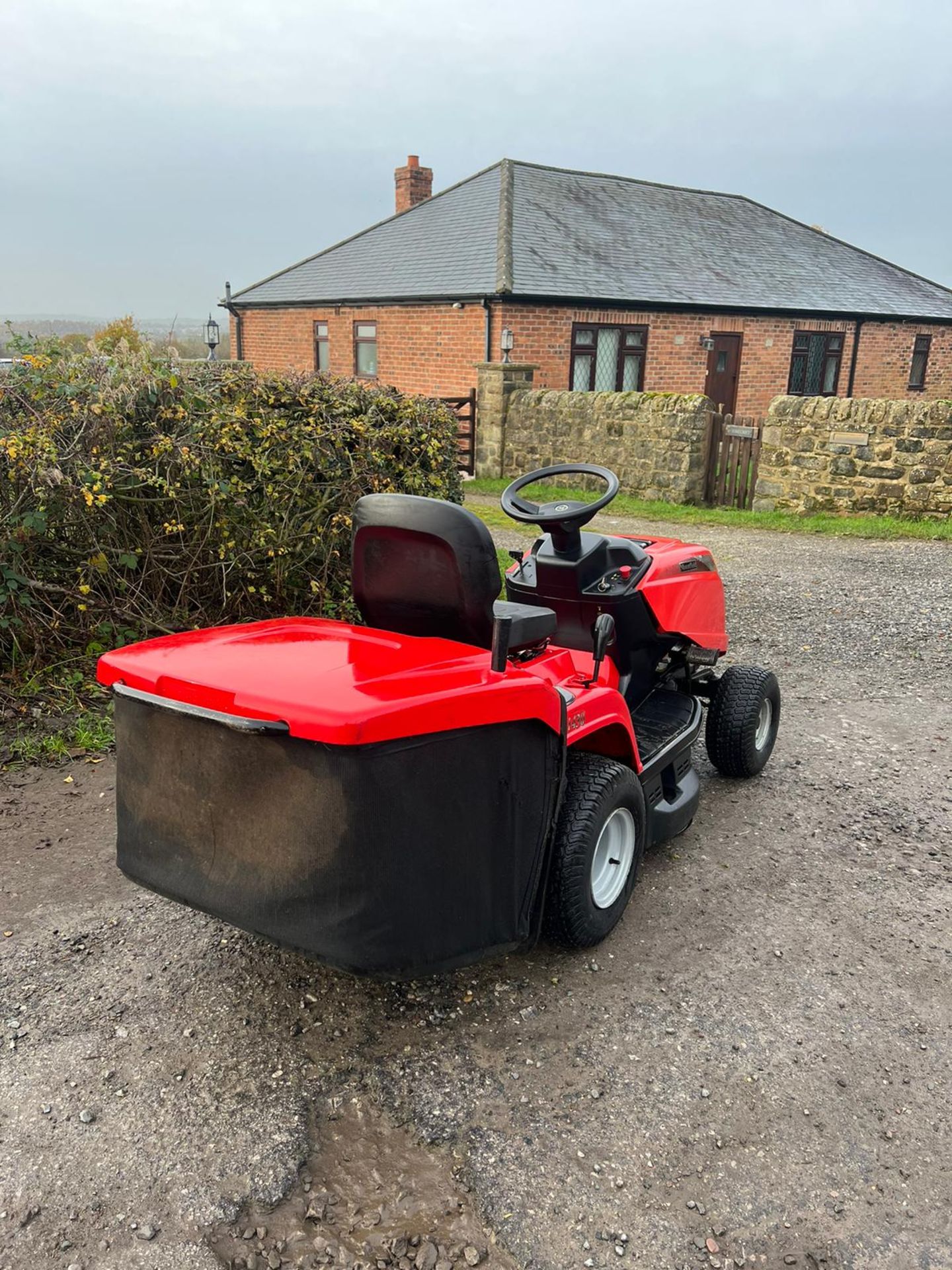 Mountfield 1430 Ride on Lawn Mower *PLUS VAT* - Image 7 of 9