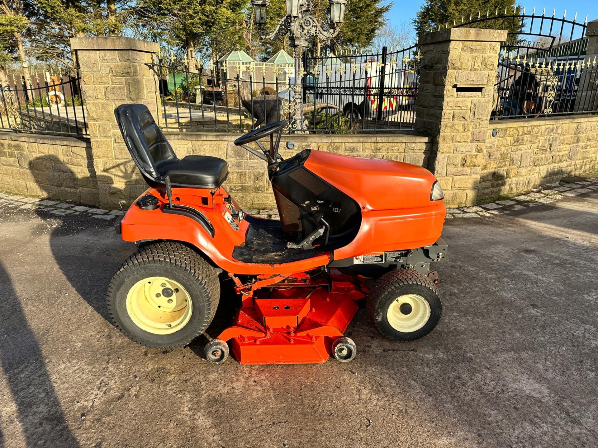 Kubota G2160 Diesel Ride On Mower *PLUS VAT* - Image 3 of 9