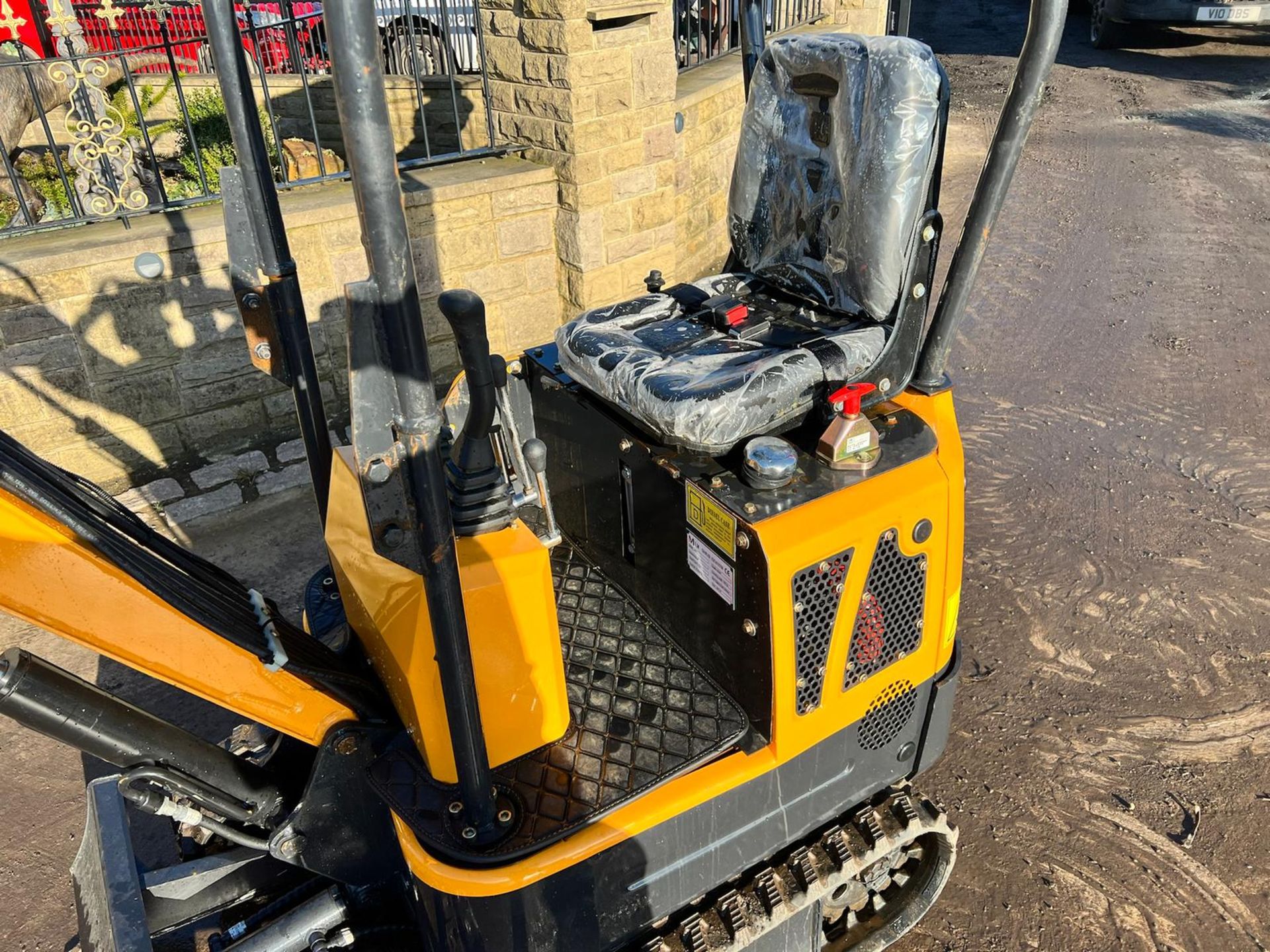 New And Unused LM10 1 Ton Mini Digger *PLUS VAT* - Image 4 of 10