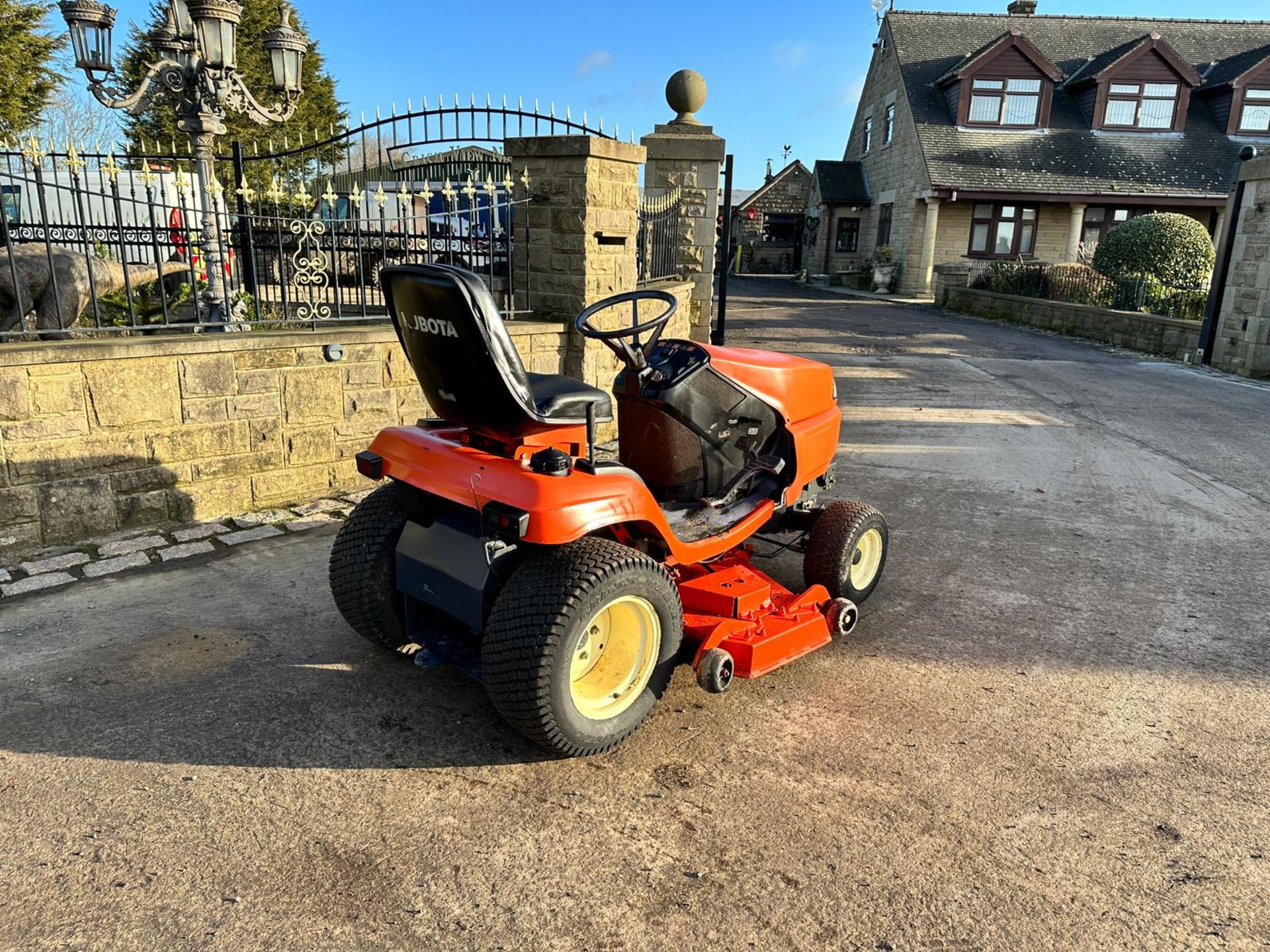 Kubota G2160 Diesel Ride On Mower *PLUS VAT* - Image 4 of 9