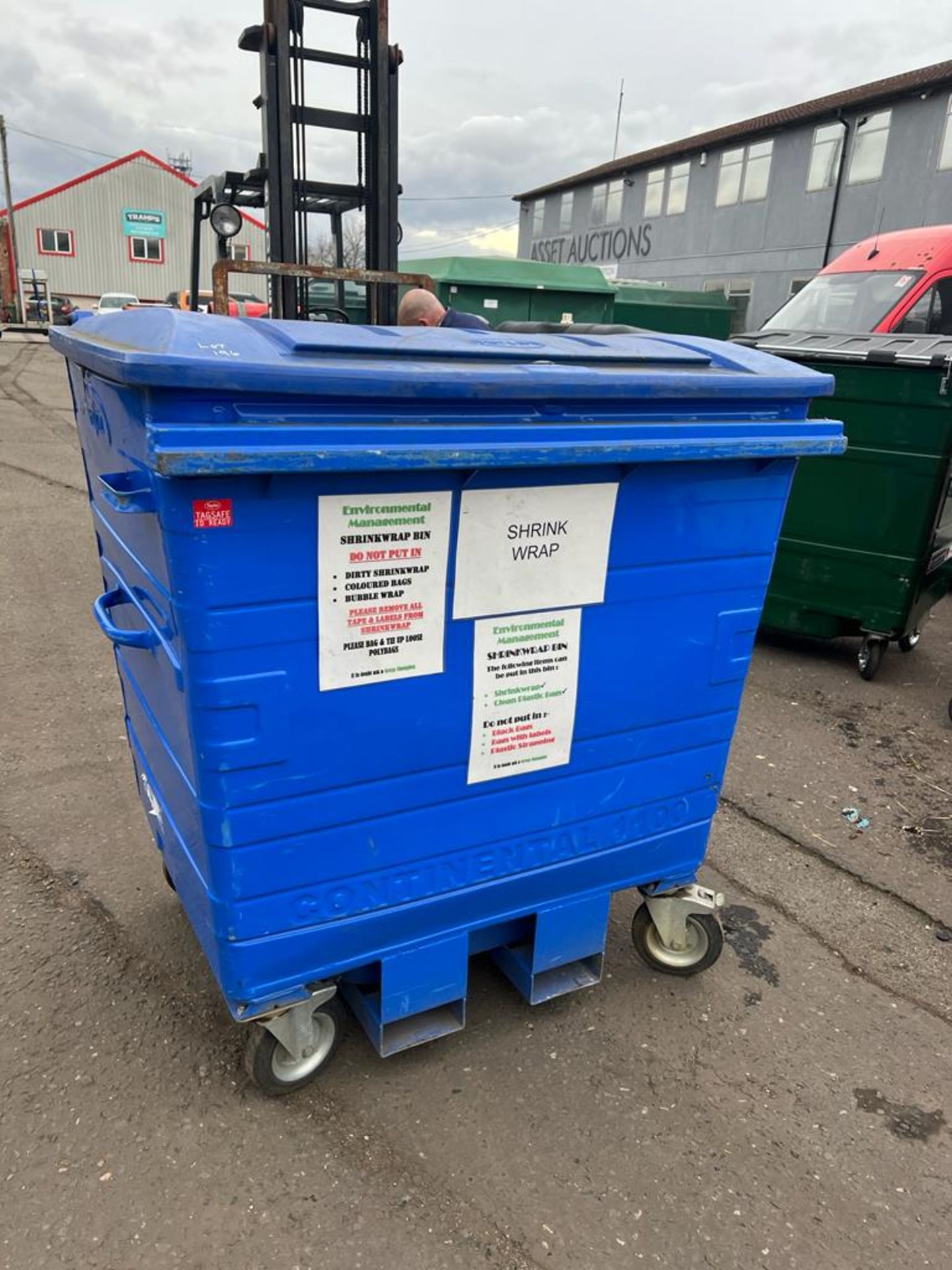 1100L steel waste bin blue *PLUS VAT*
