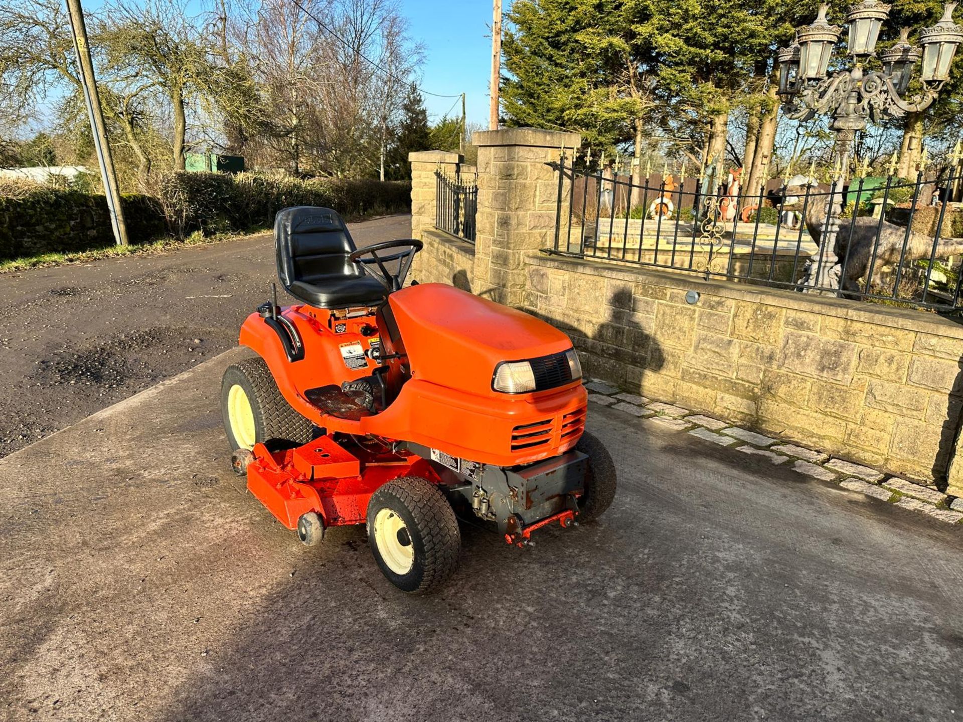 Kubota G2160 Diesel Ride On Mower *PLUS VAT* - Image 2 of 9