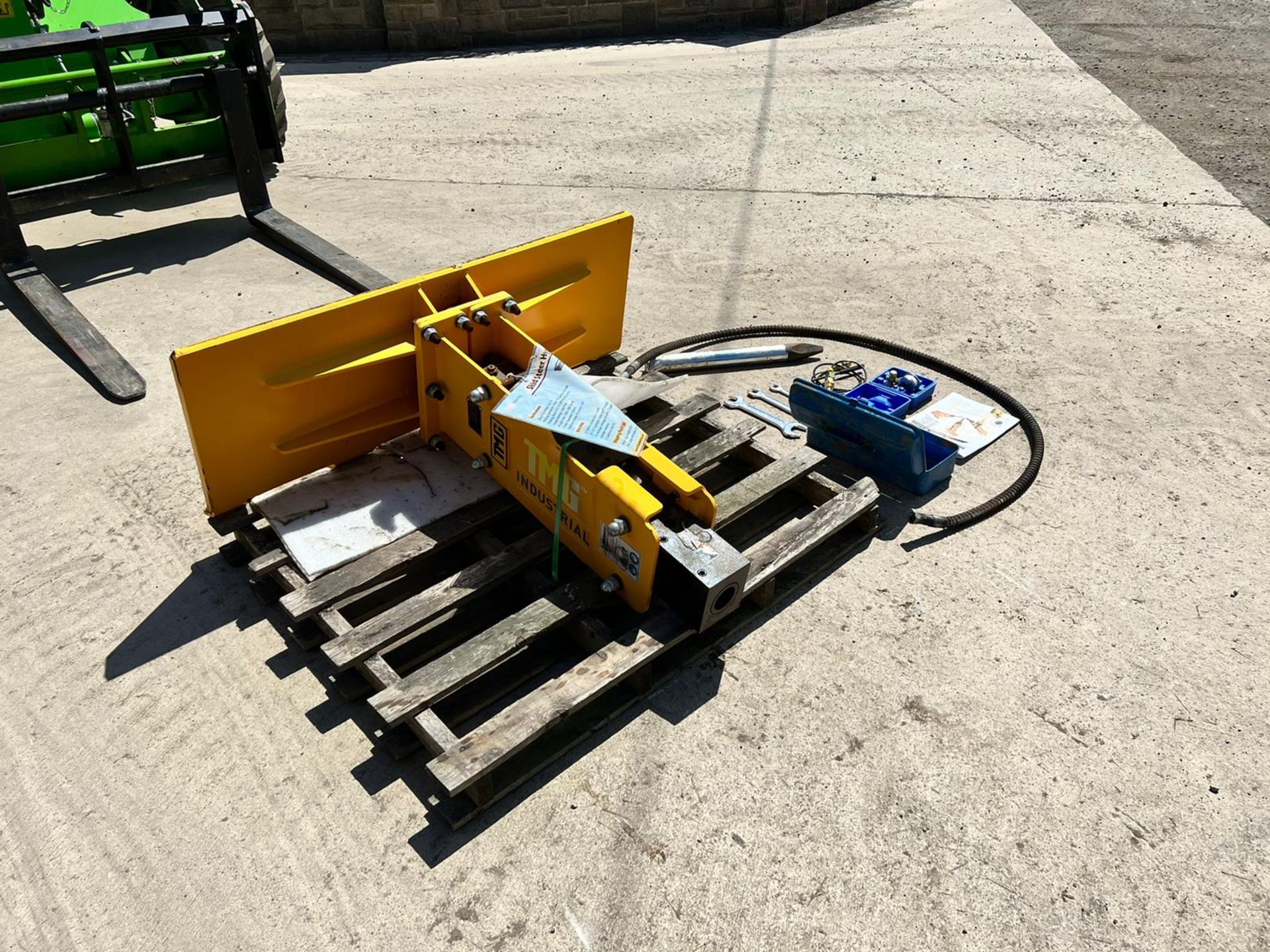 NEW AND UNUSED TMG Hydrualic Rock Breaker *PLUS VAT* - Image 11 of 13