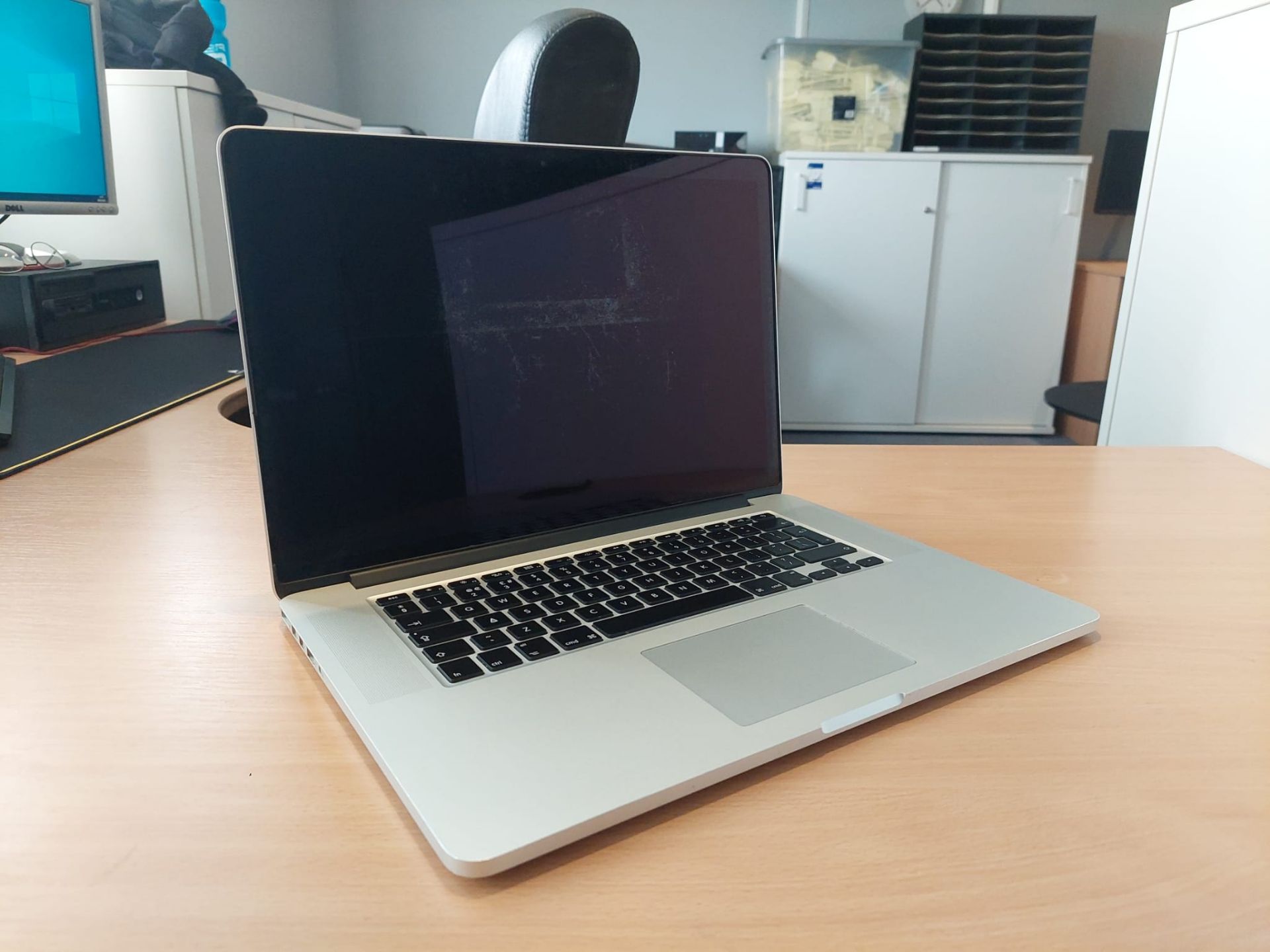 Apple 2015 Macbook Pro Retina w/ 15 Inch Display and Intel i7 CPU *NO VAT* - Image 6 of 13