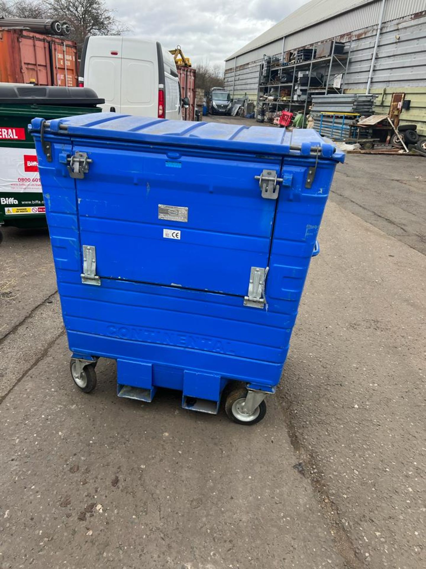 1100L steel waste bin blue *PLUS VAT* - Image 2 of 2