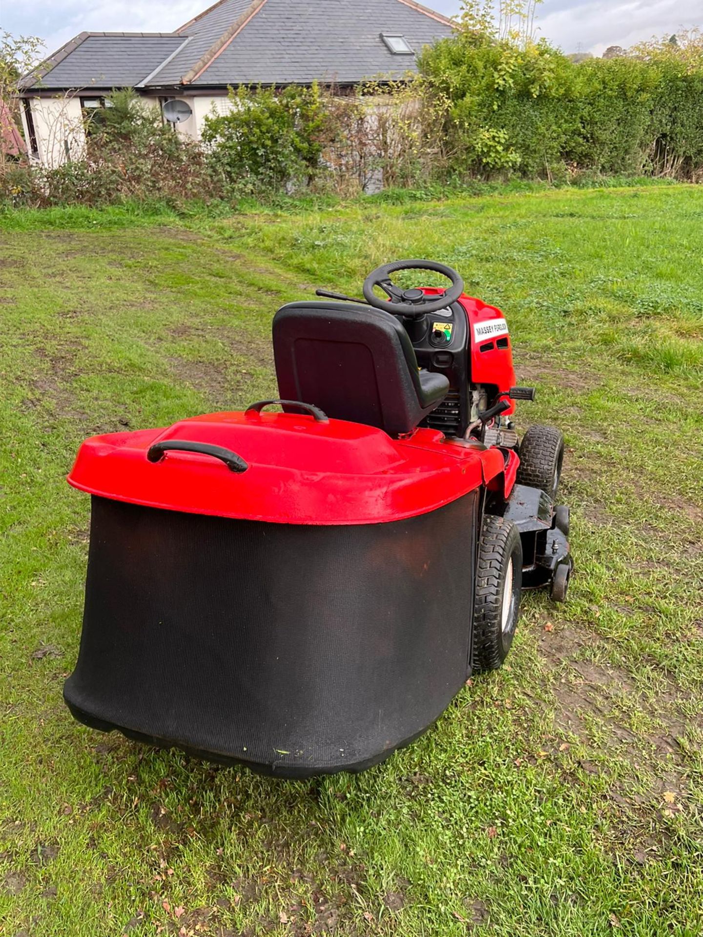 MASSEY FERGUSON MF48-23RD RIDE ON LAWN MOWER *PLUS VAT* - Image 5 of 10