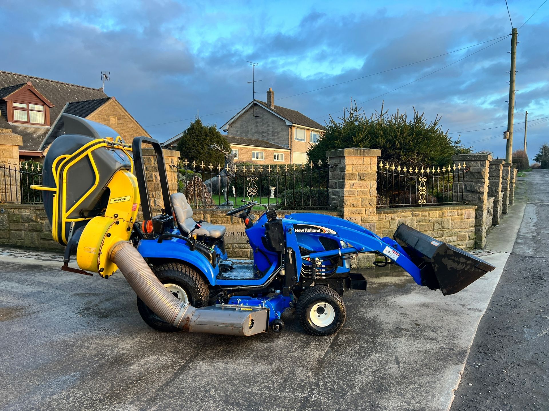 TZ25DA 25HP 4WD Compact Tractor With 54” Underslung Deck, Front Loader And Matev Rear Collector - Image 26 of 34