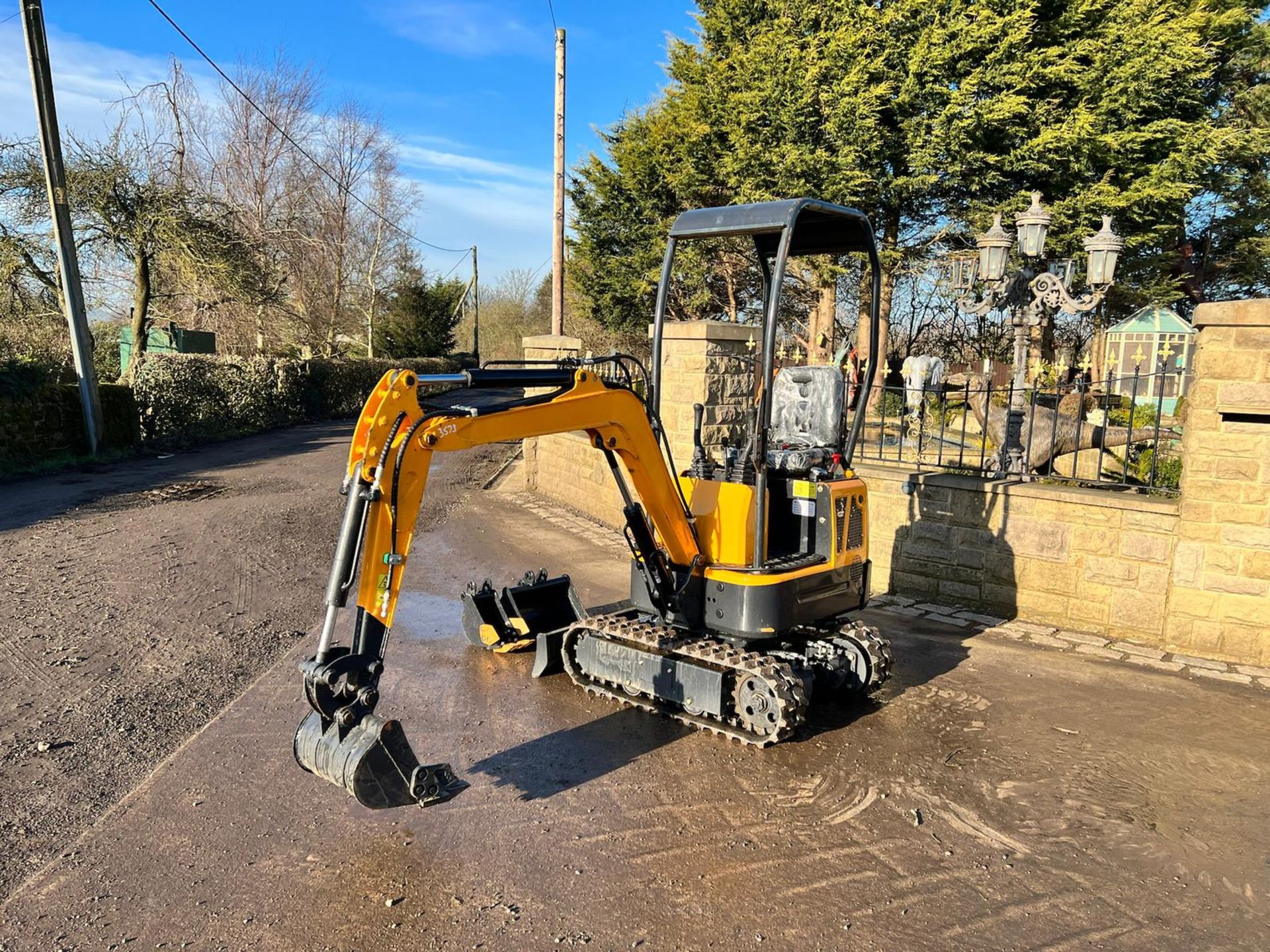 New And Unused LM10 1 Ton Mini Digger *PLUS VAT*