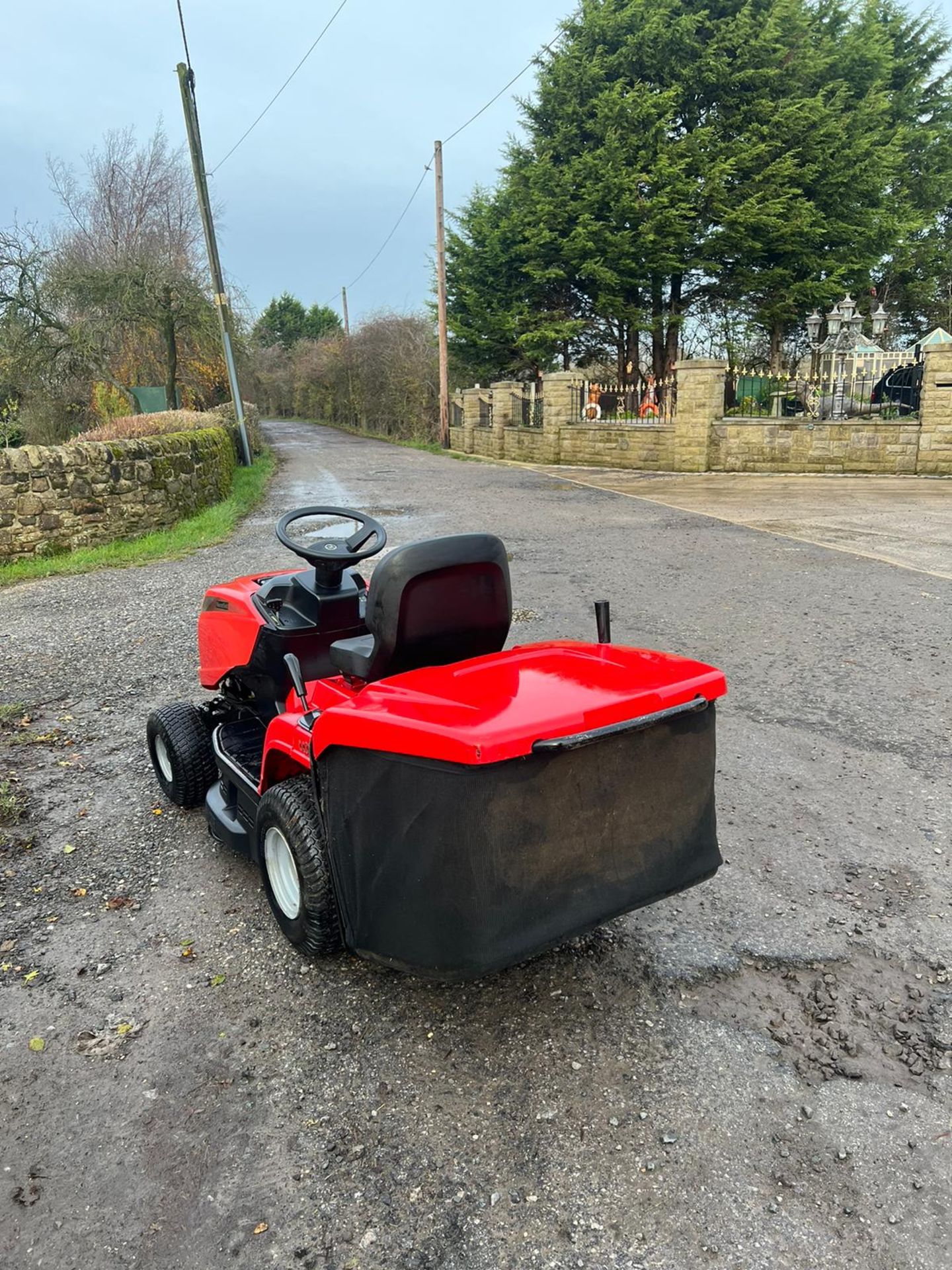 Mountfield 1430 Ride on Lawn Mower *PLUS VAT* - Image 3 of 9