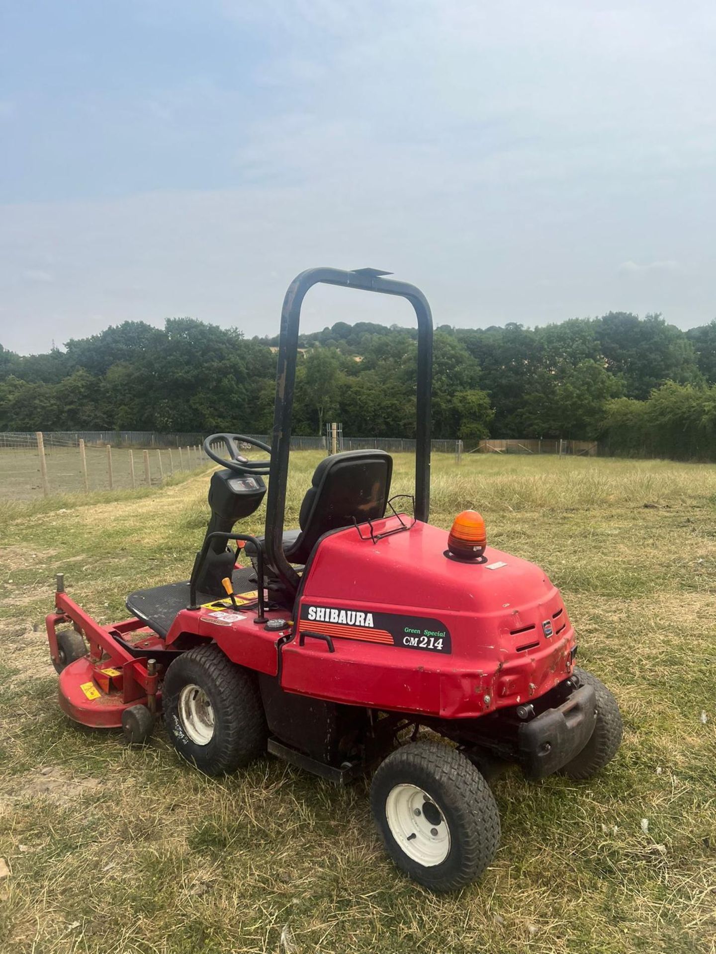 2014 SHIBAURA CM214 GREEN SPECIAL RIDE ON LAWN MOWER *PLUS VAT* - Image 5 of 6