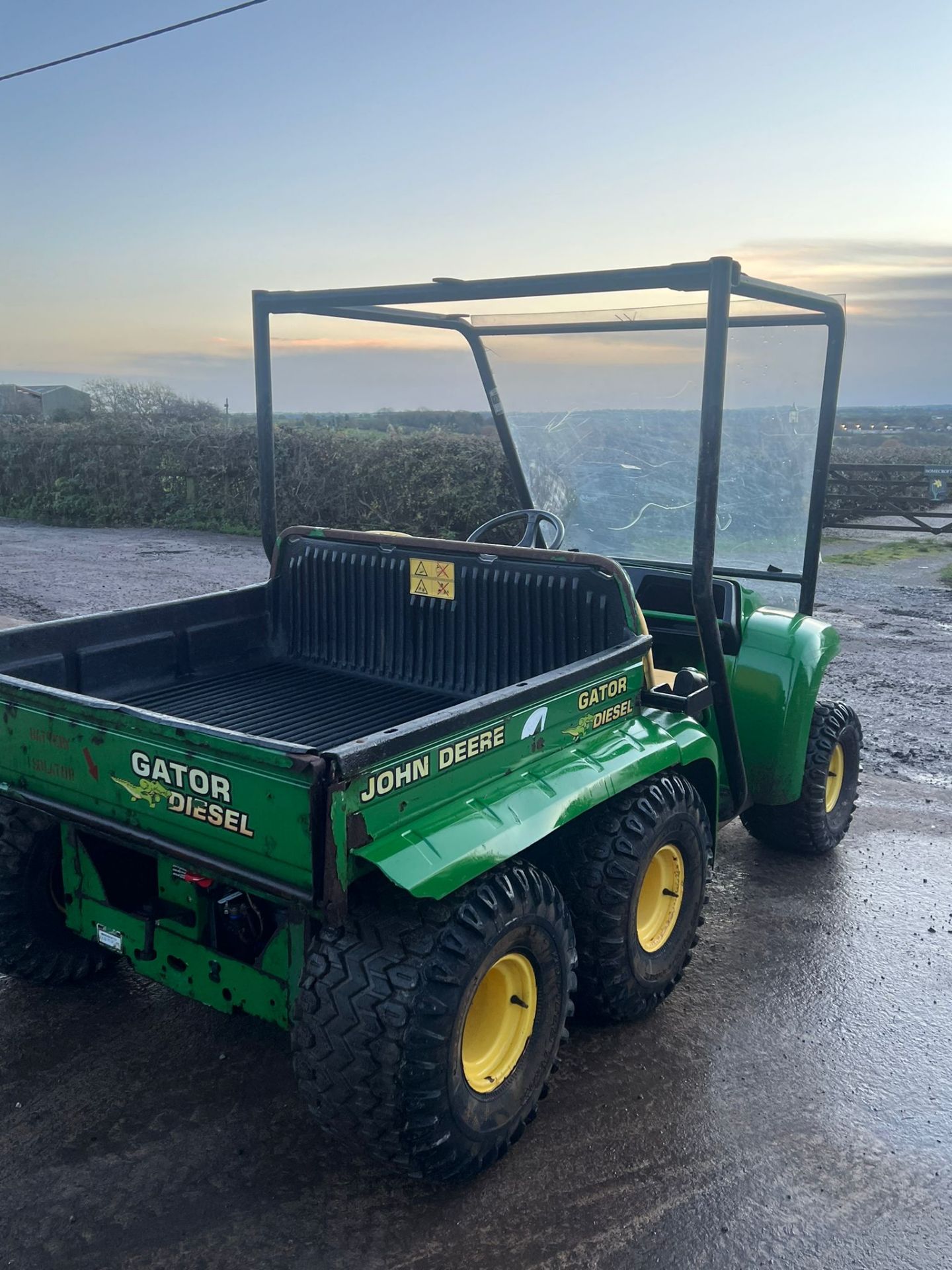 JOHN DEERE 6x4 GATOR - YANMAR DIESEL ENGINE *PLUS VAT* - Image 5 of 9