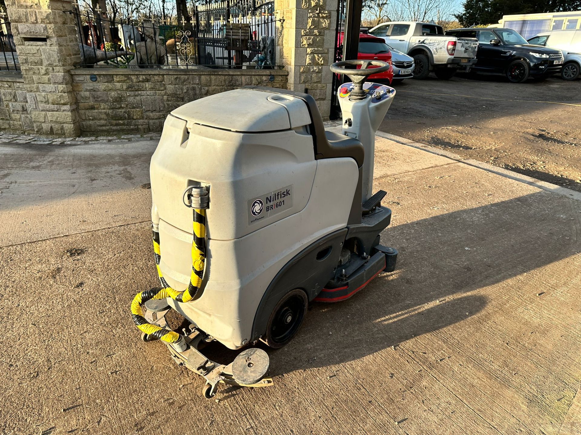 Nilfisk BR601 Ride On Floor Scrubber/Sweeper *PLUS VAT* - Image 4 of 13