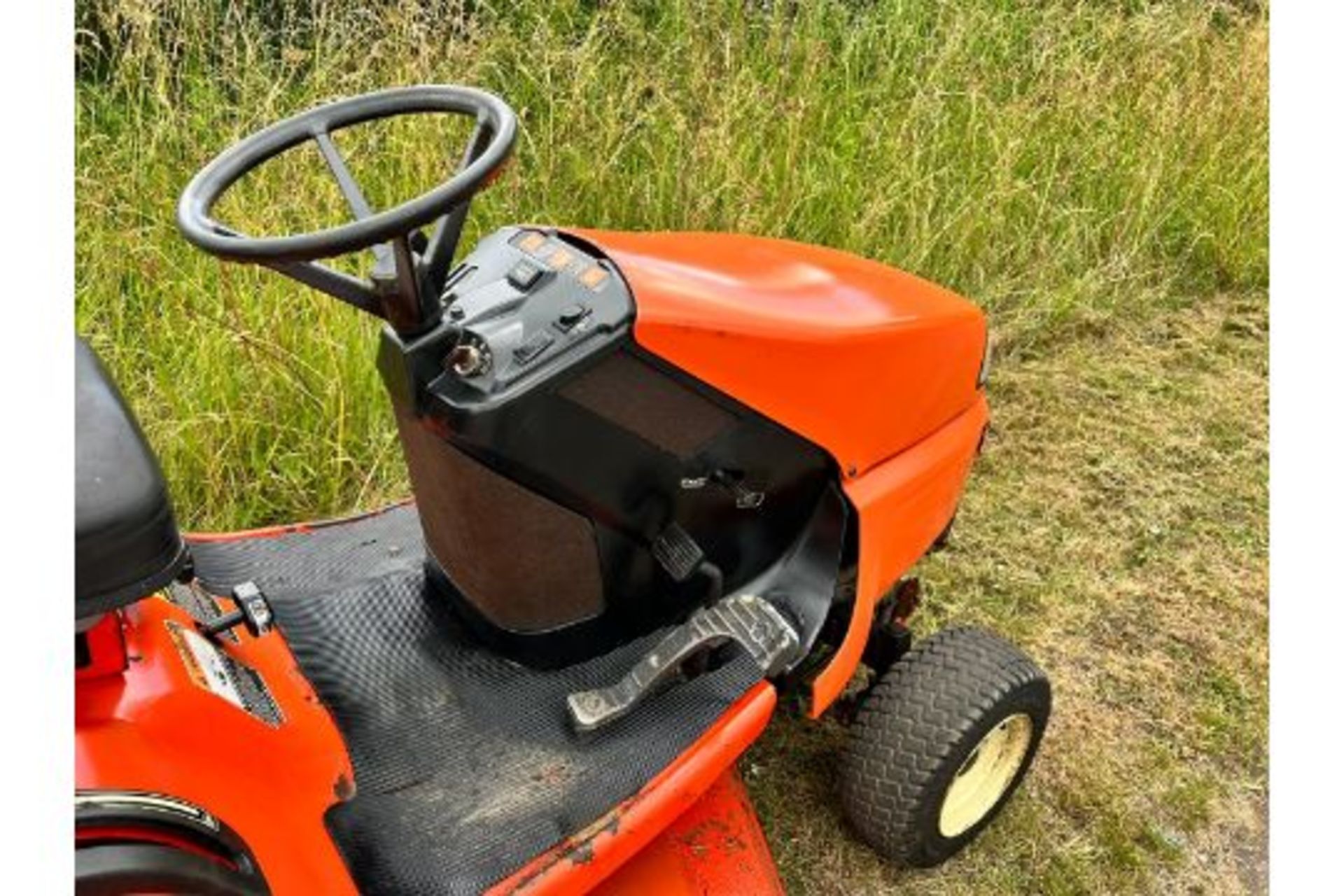 Kubota G2160 Diesel Ride On Mower *PLUS VAT* - Image 8 of 12