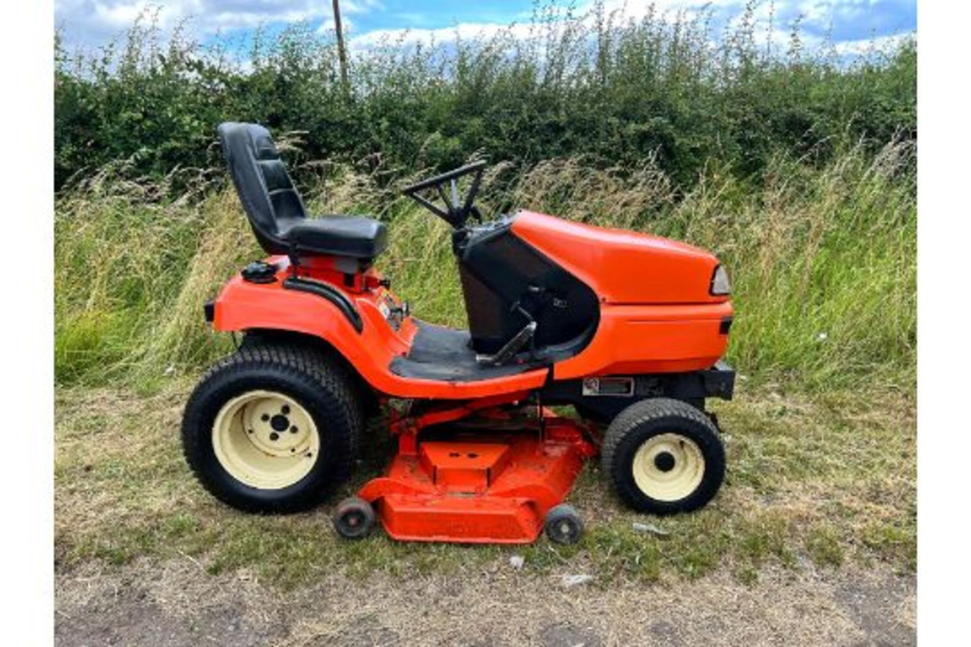 Kubota G2160 Diesel Ride On Mower *PLUS VAT* - Image 3 of 12